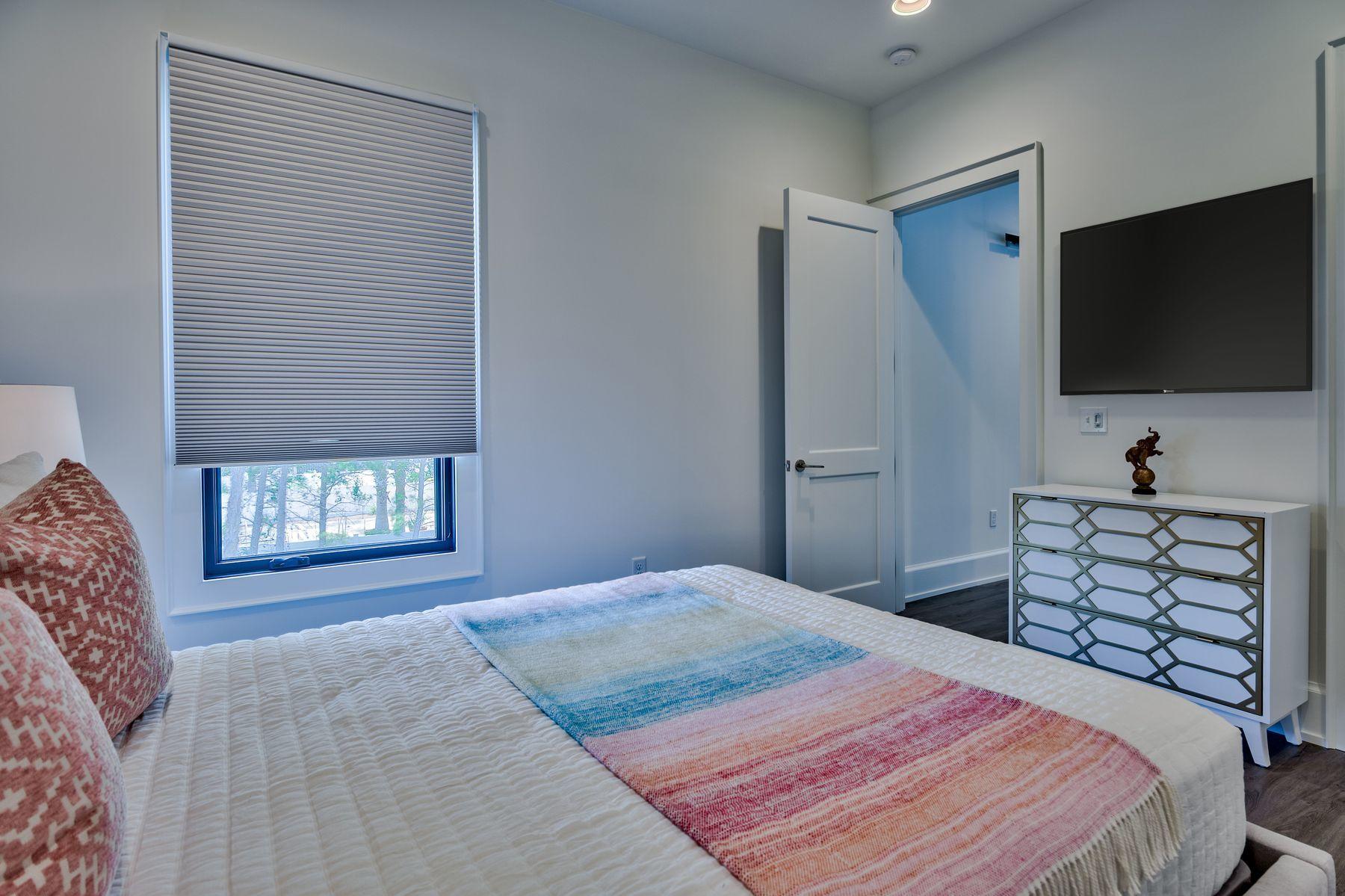 EMERALD WATERS VILLAGE - Residential