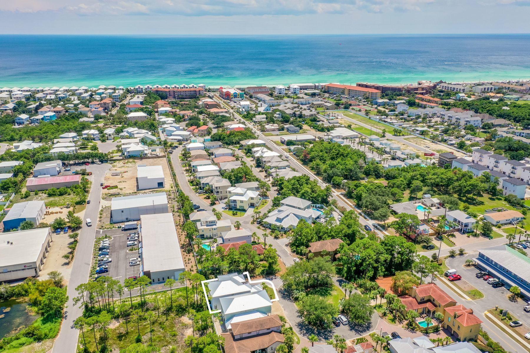 EMERALD WATERS VILLAGE - Residential