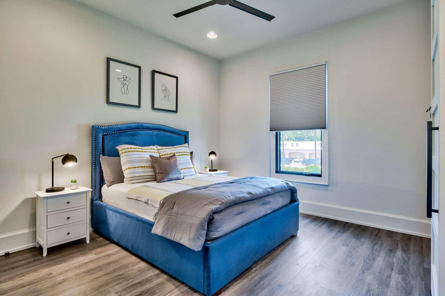 EMERALD WATERS VILLAGE - Residential