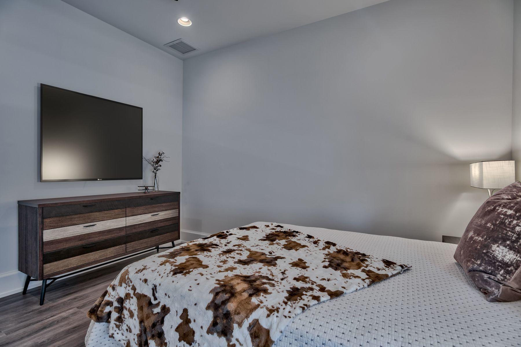 EMERALD WATERS VILLAGE - Residential