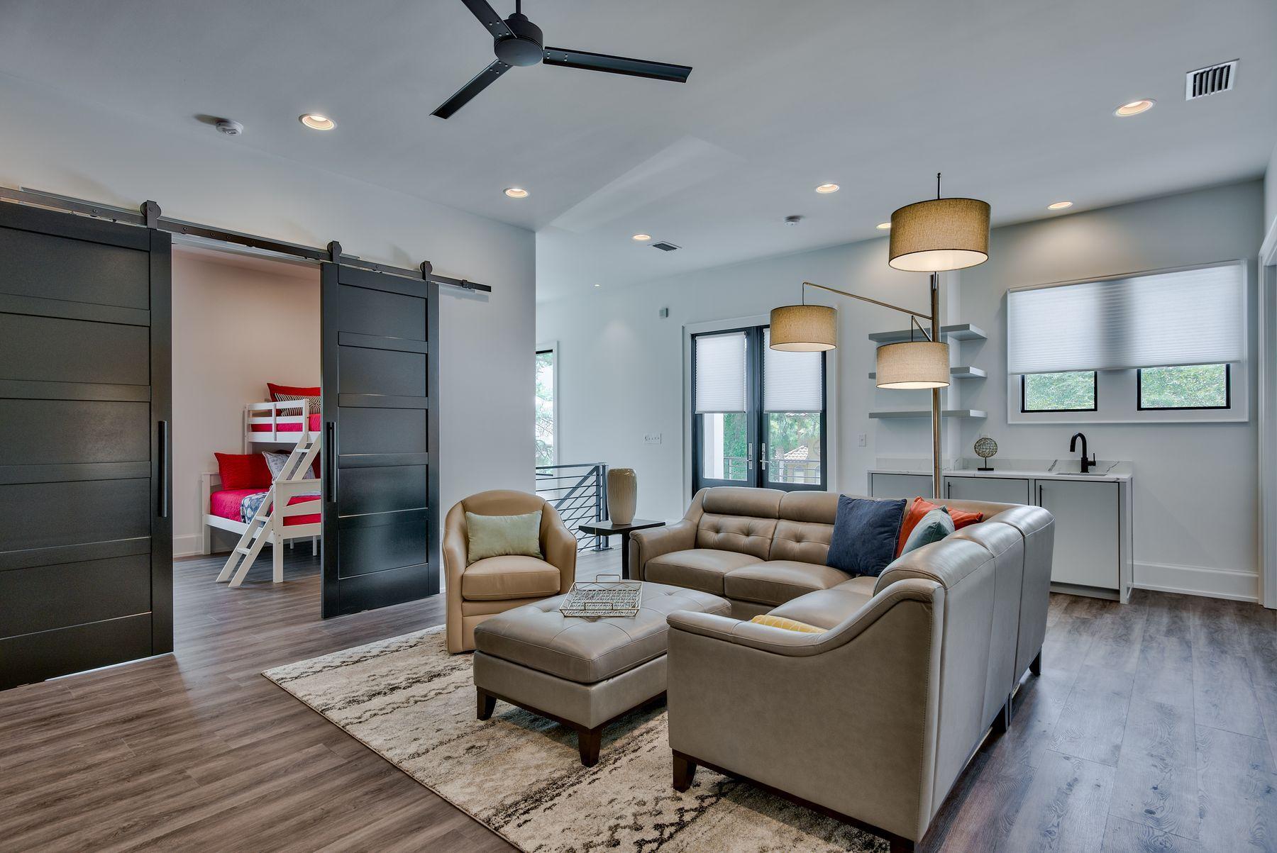 EMERALD WATERS VILLAGE - Residential