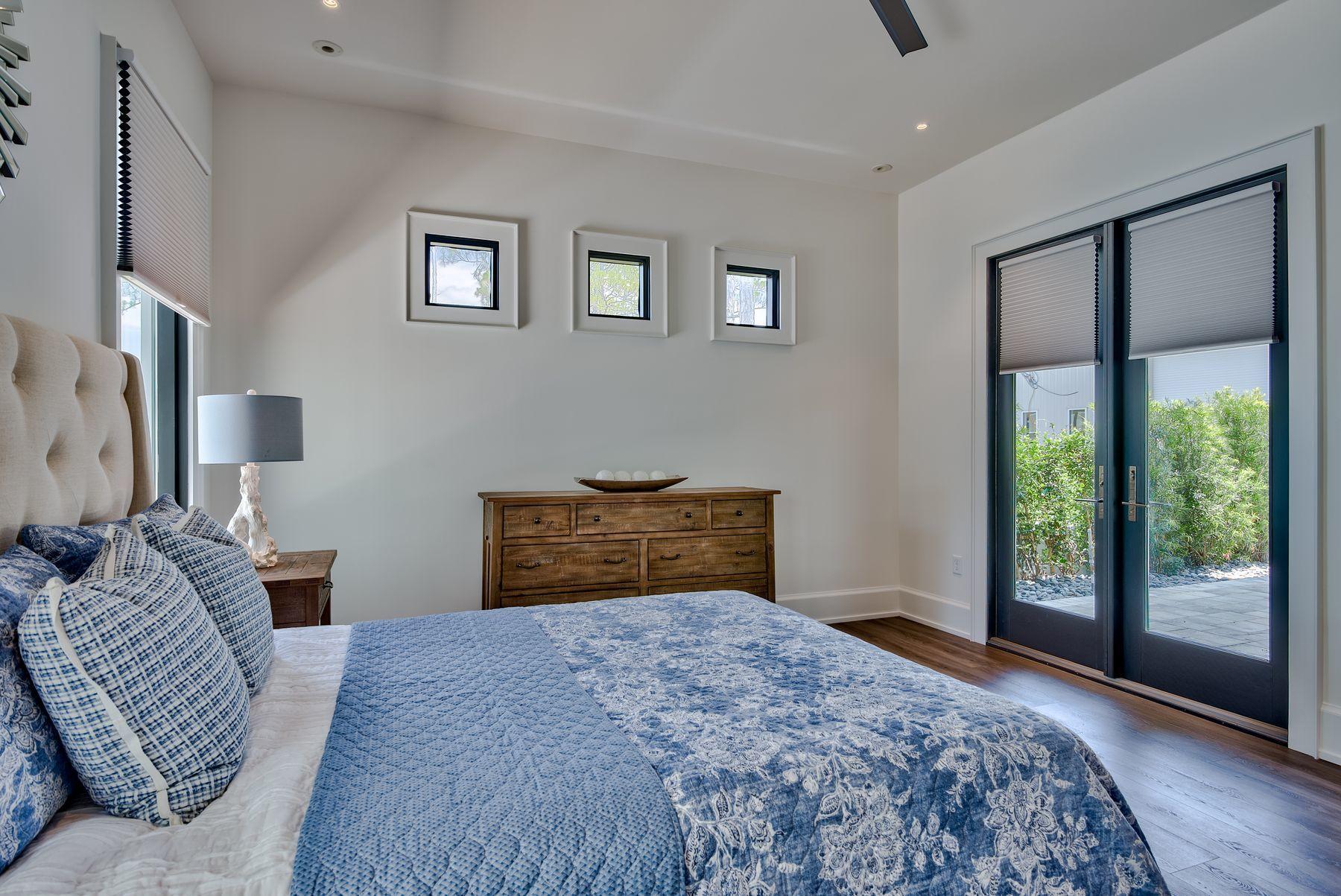 EMERALD WATERS VILLAGE - Residential