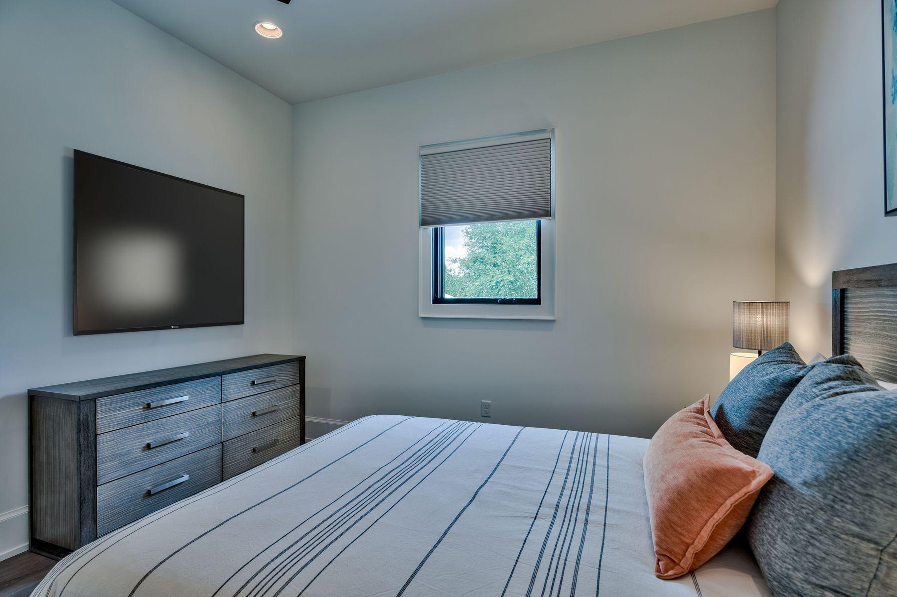 EMERALD WATERS VILLAGE - Residential