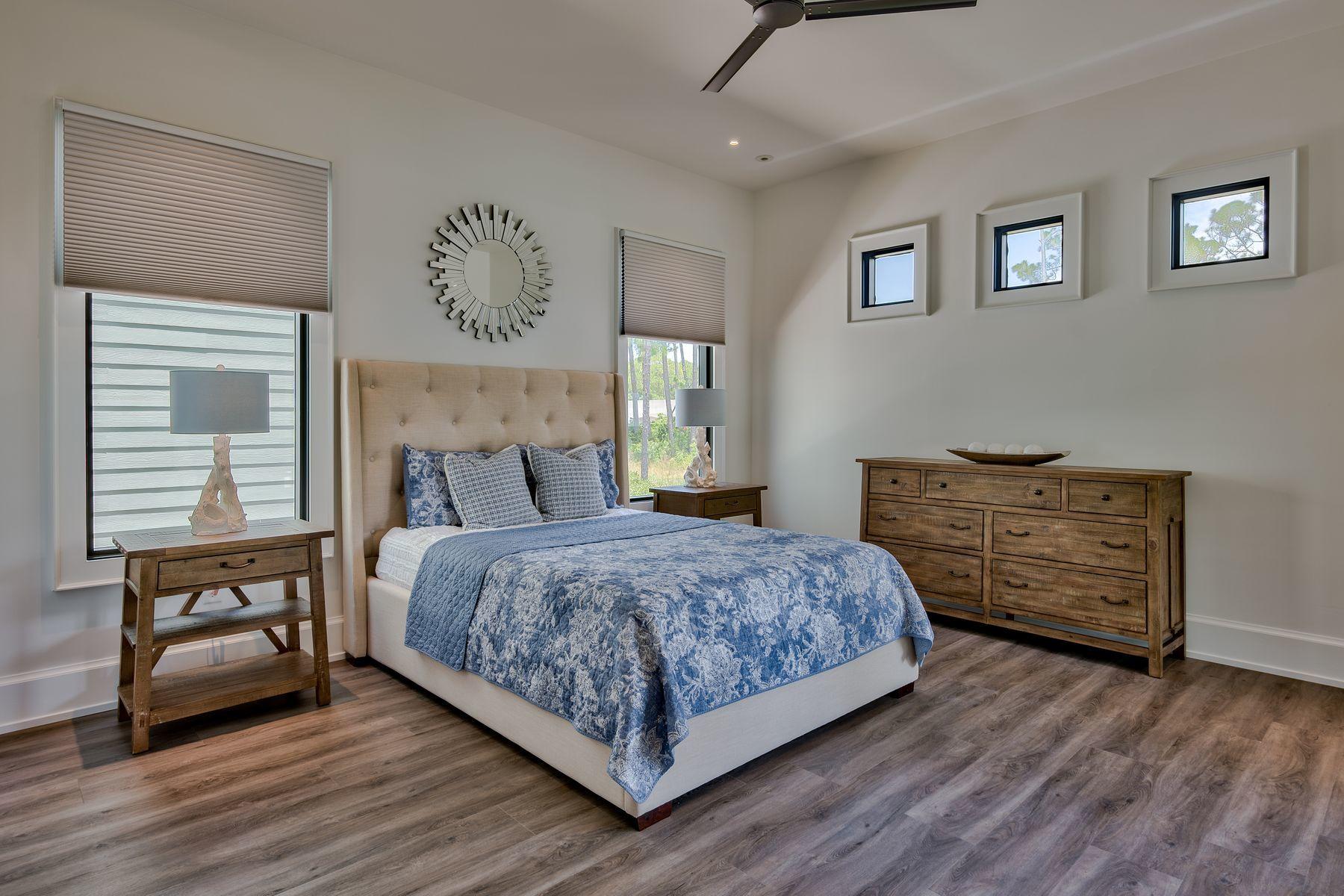 EMERALD WATERS VILLAGE - Residential