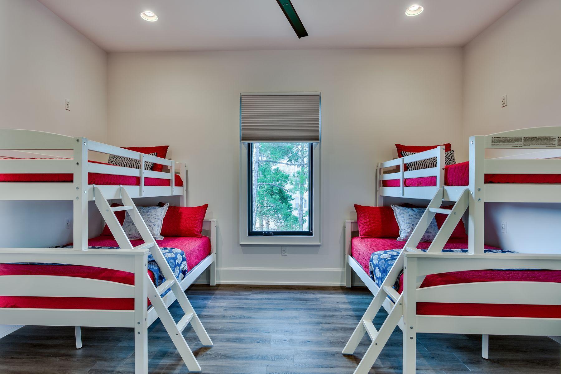 EMERALD WATERS VILLAGE - Residential