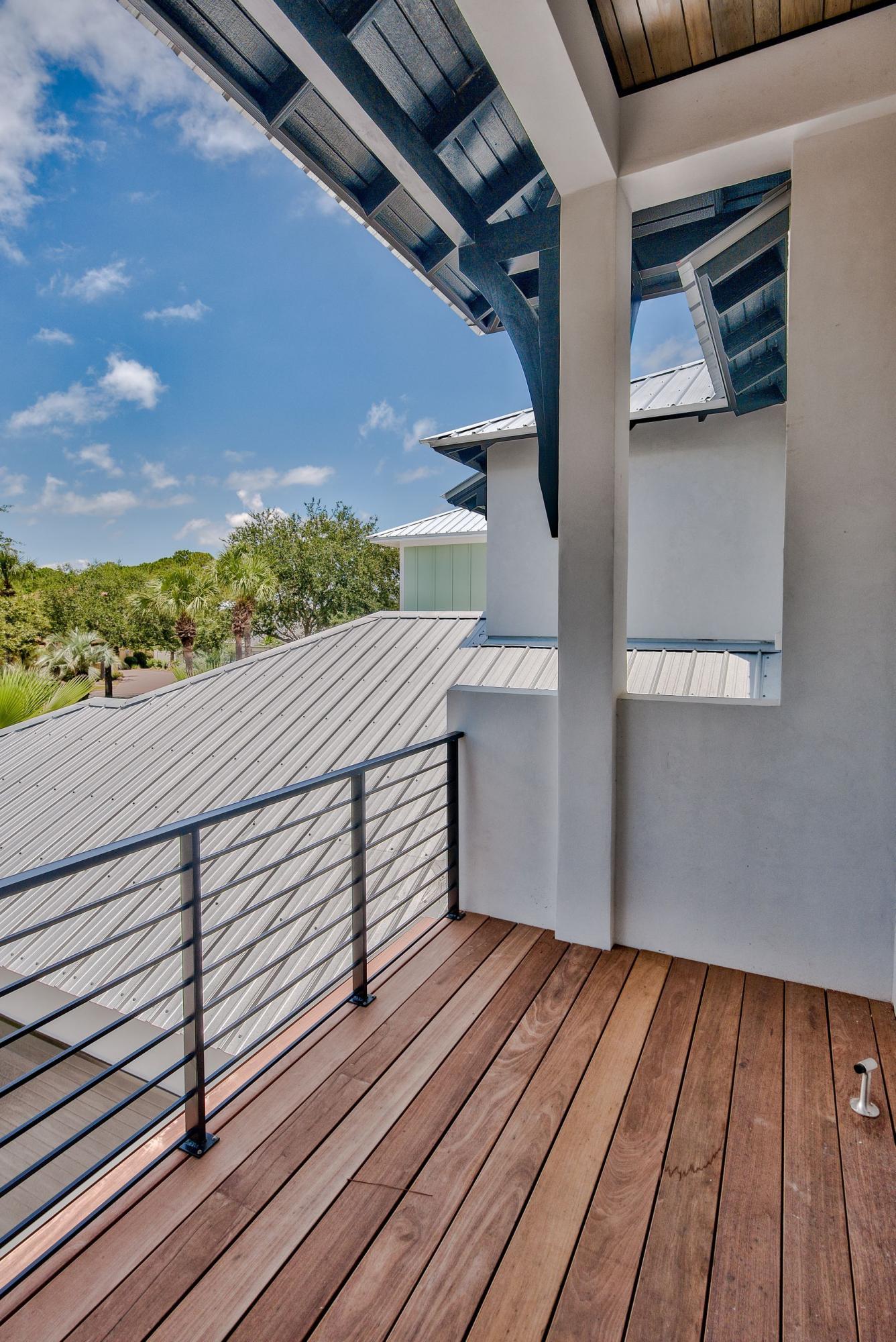 EMERALD WATERS VILLAGE - Residential