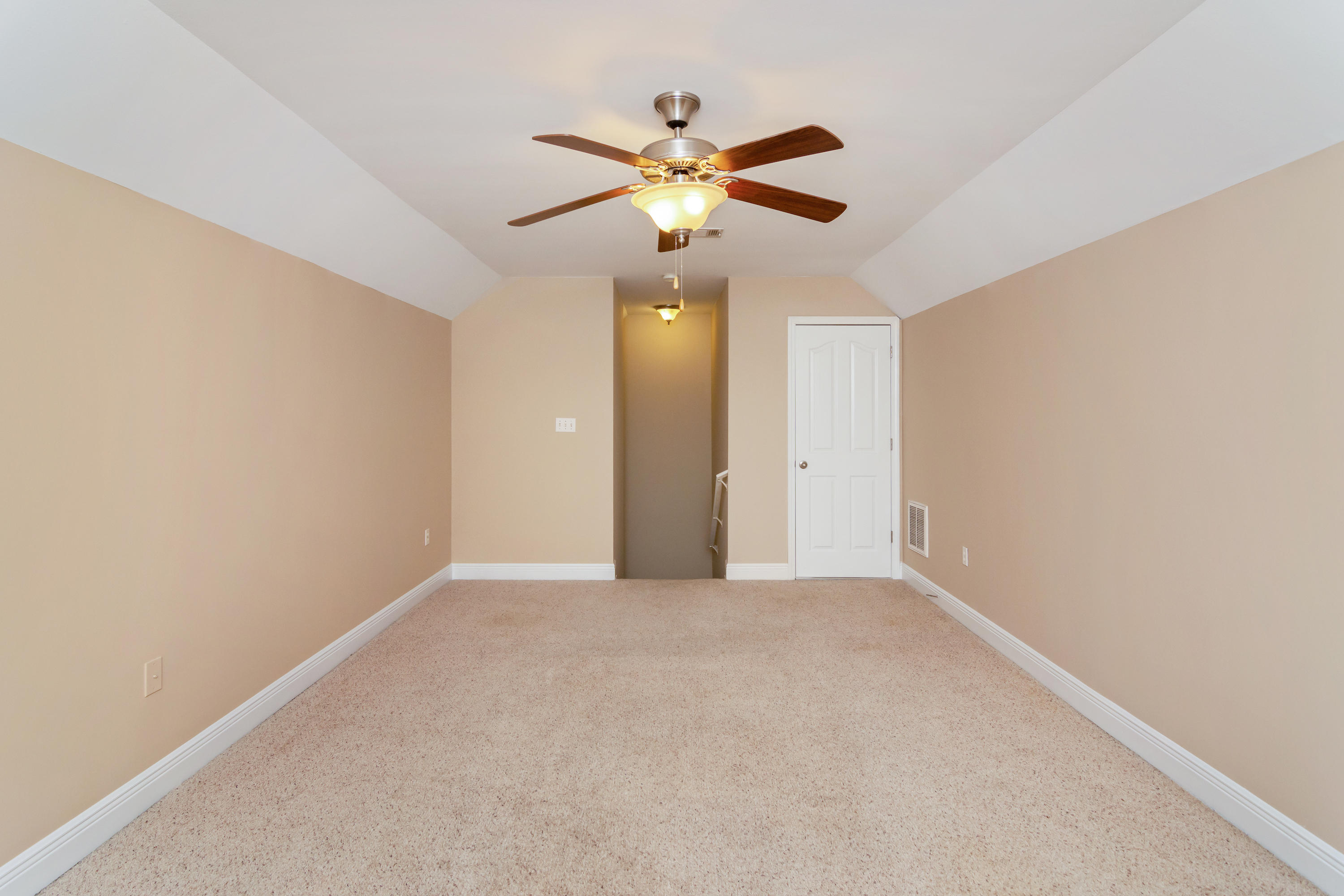 ROLLING RIDGE S/D LOT 152 - Residential