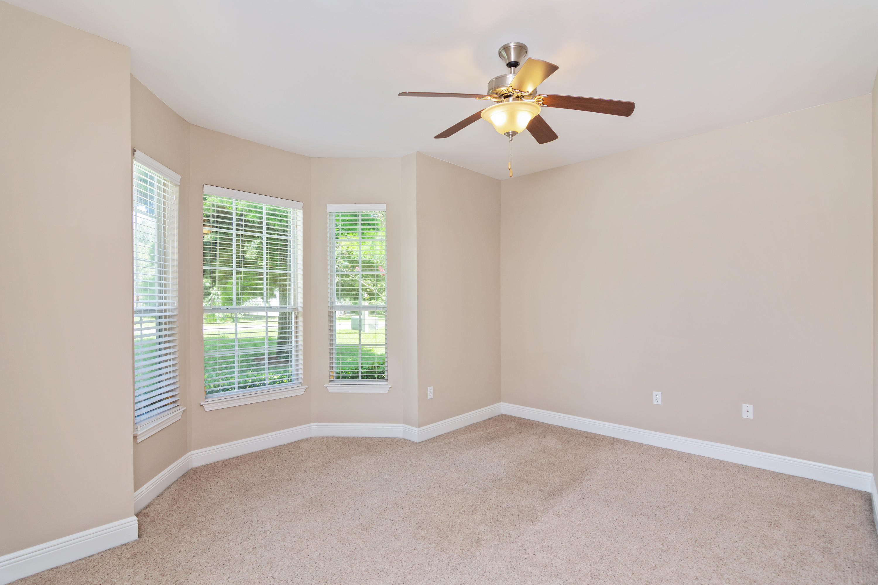 ROLLING RIDGE S/D LOT 152 - Residential