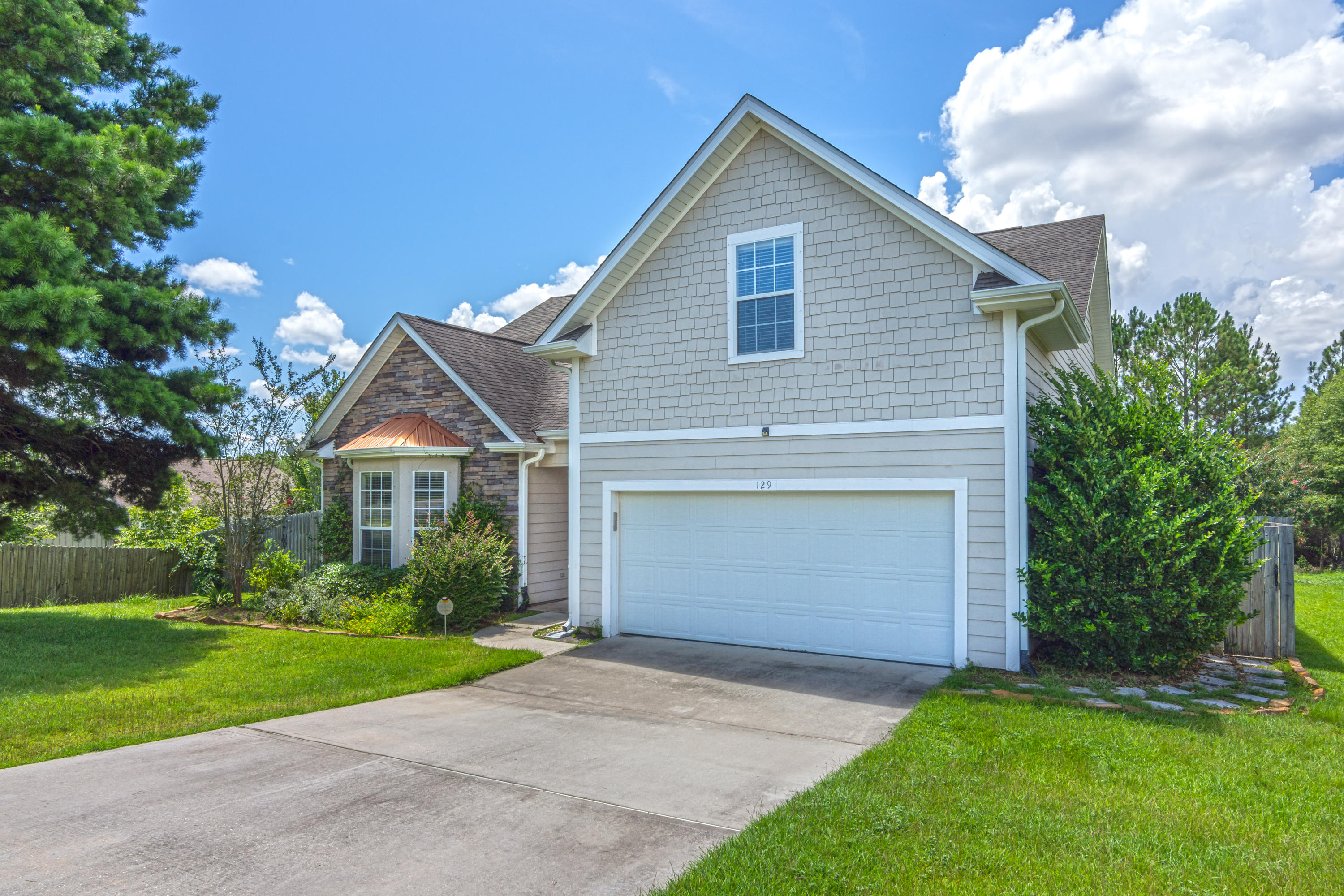 ROLLING RIDGE S/D LOT 152 - Residential