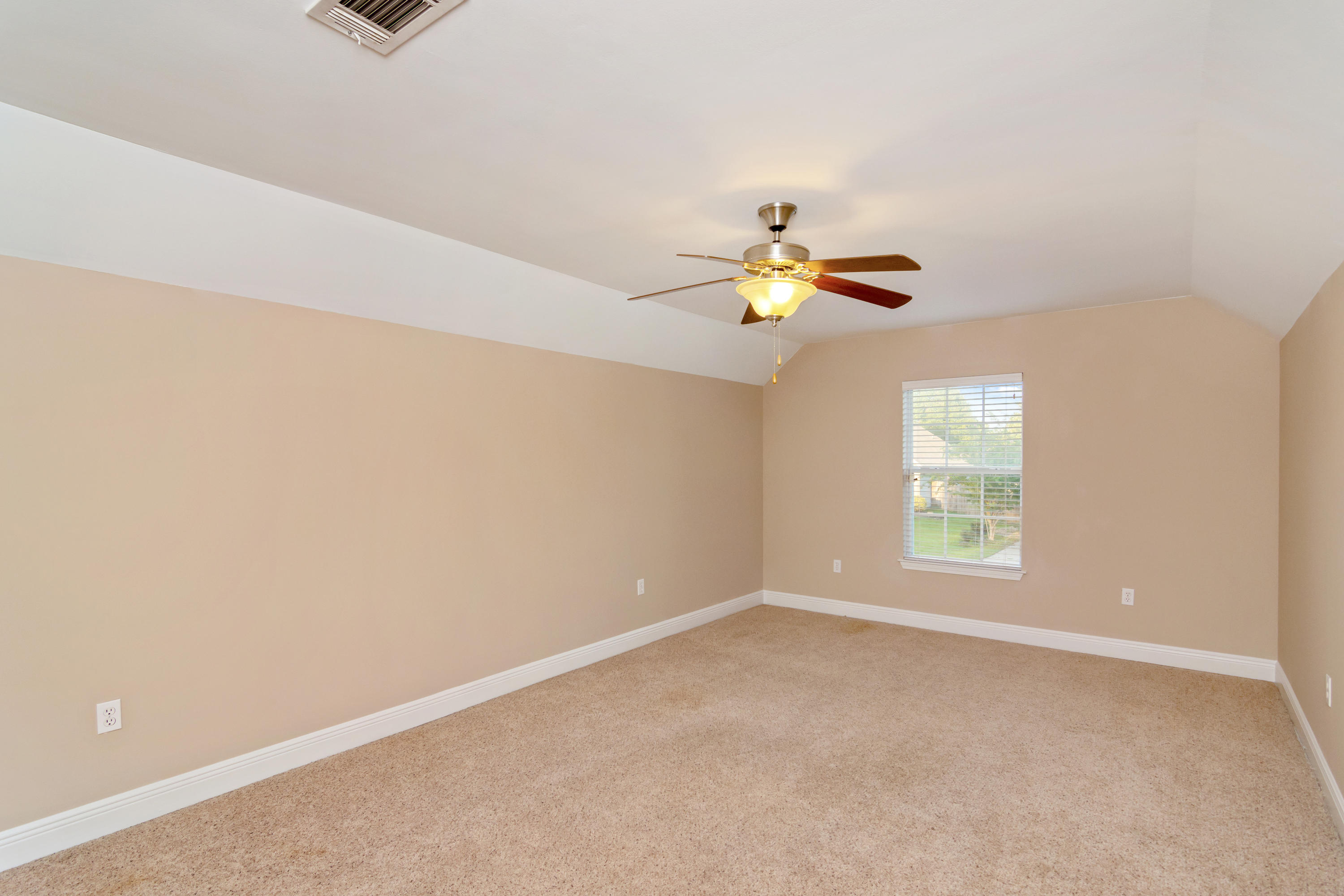 ROLLING RIDGE S/D LOT 152 - Residential