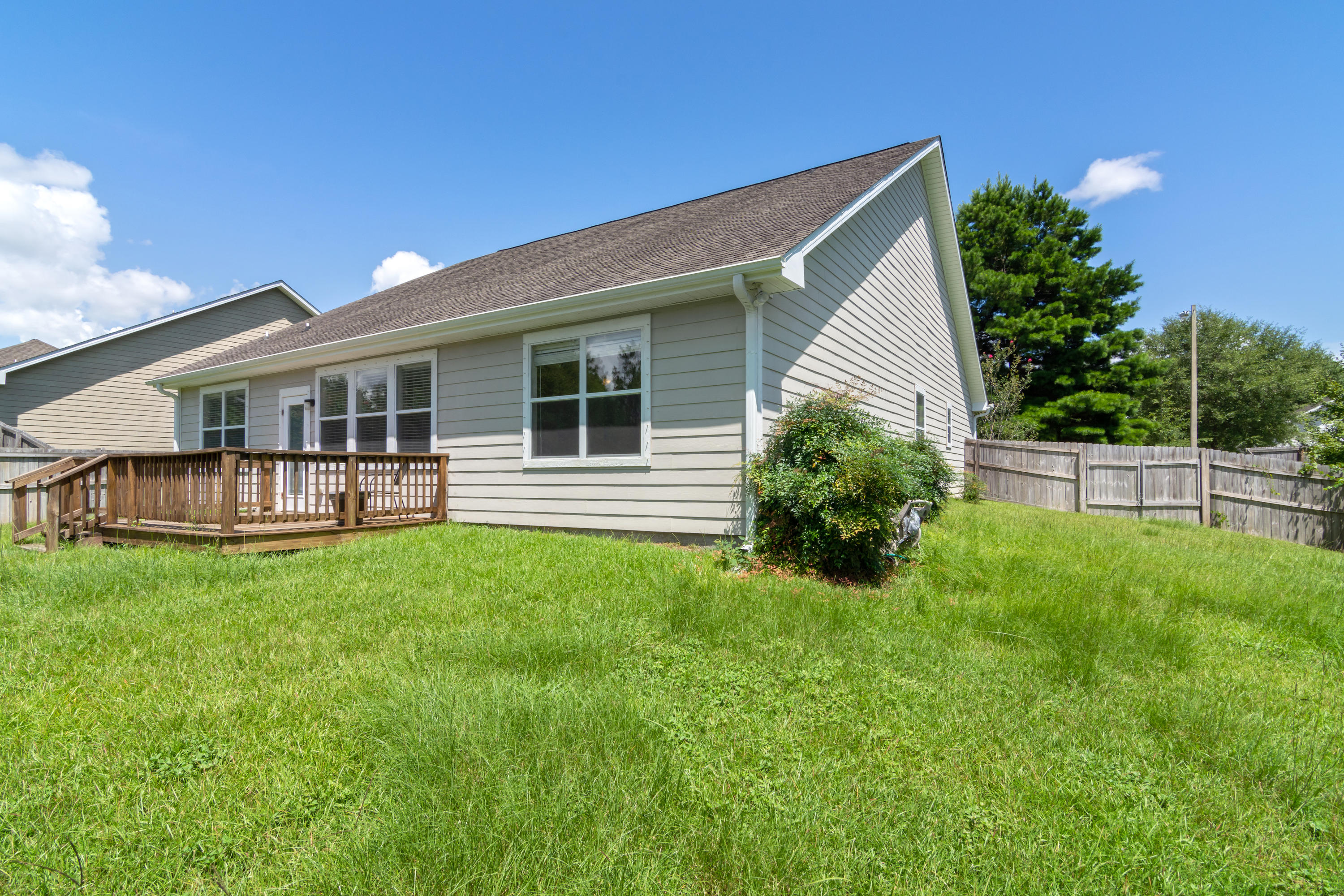 ROLLING RIDGE S/D LOT 152 - Residential