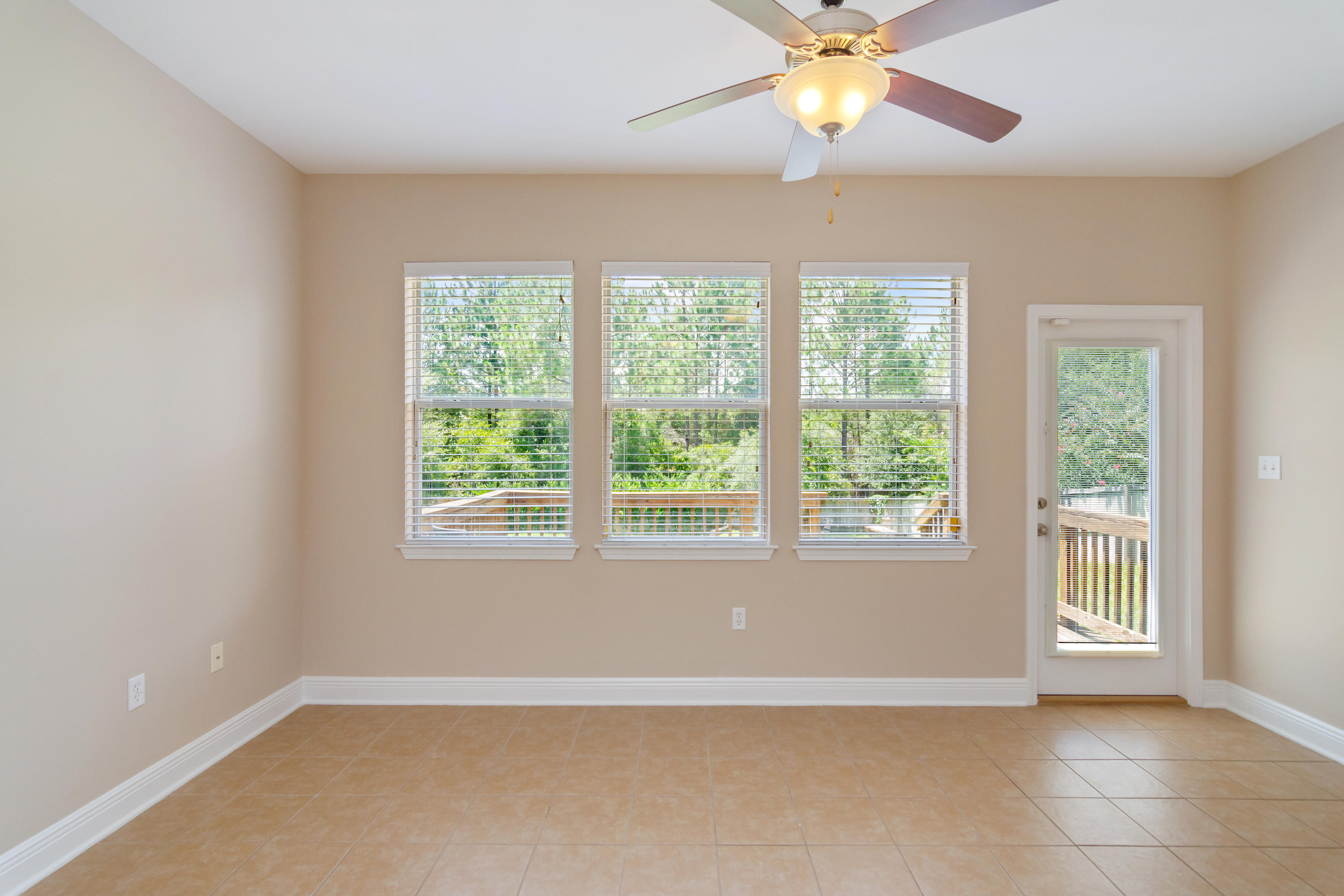 ROLLING RIDGE S/D LOT 152 - Residential