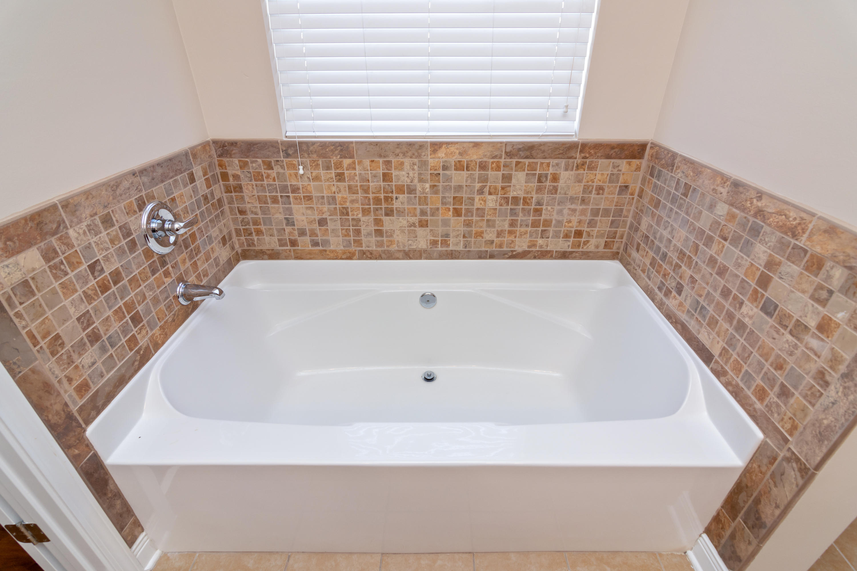 ROLLING RIDGE S/D LOT 152 - Residential