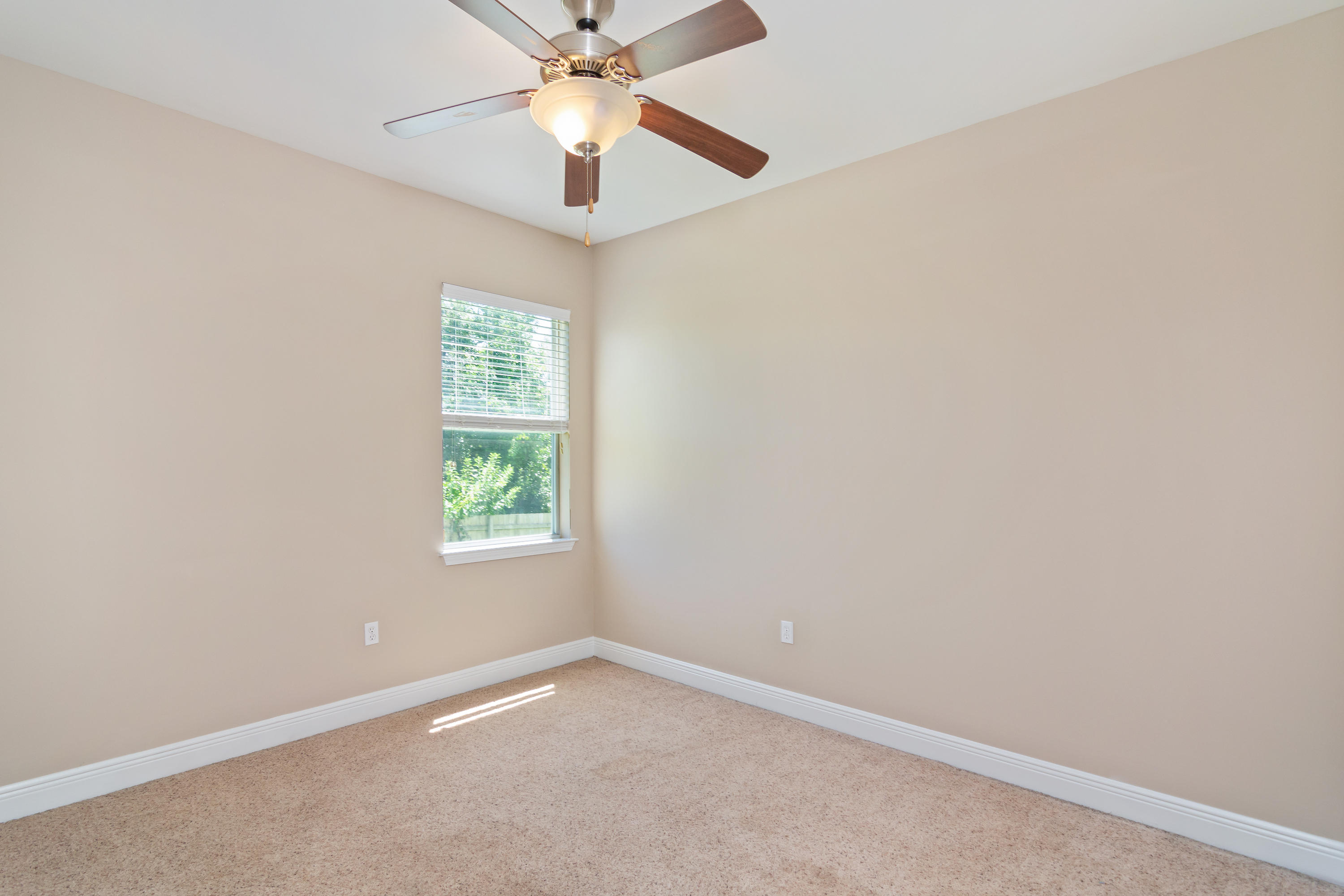 ROLLING RIDGE S/D LOT 152 - Residential