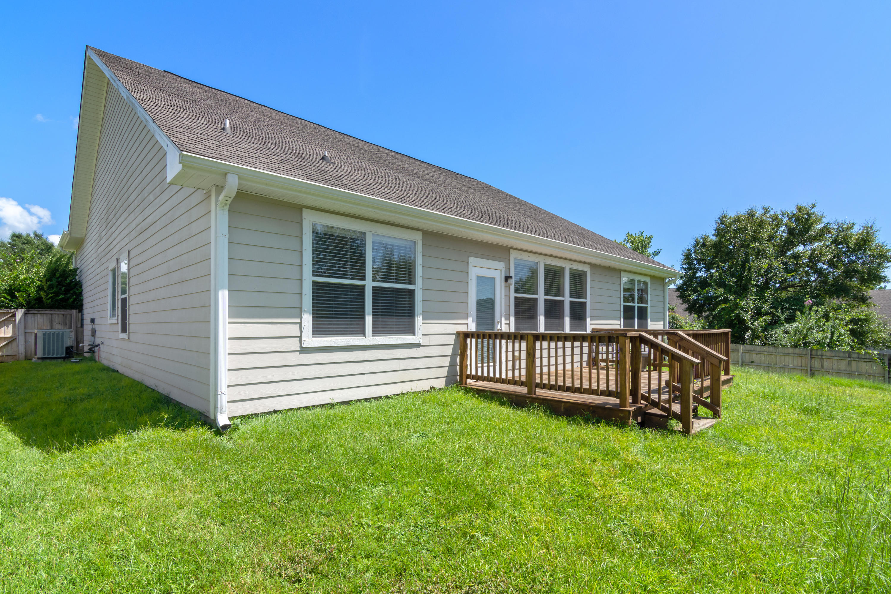 ROLLING RIDGE S/D LOT 152 - Residential