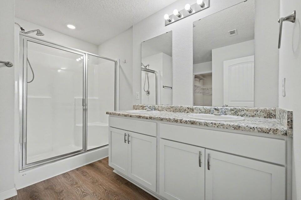 LAKERIDGE EST - Residential Lease