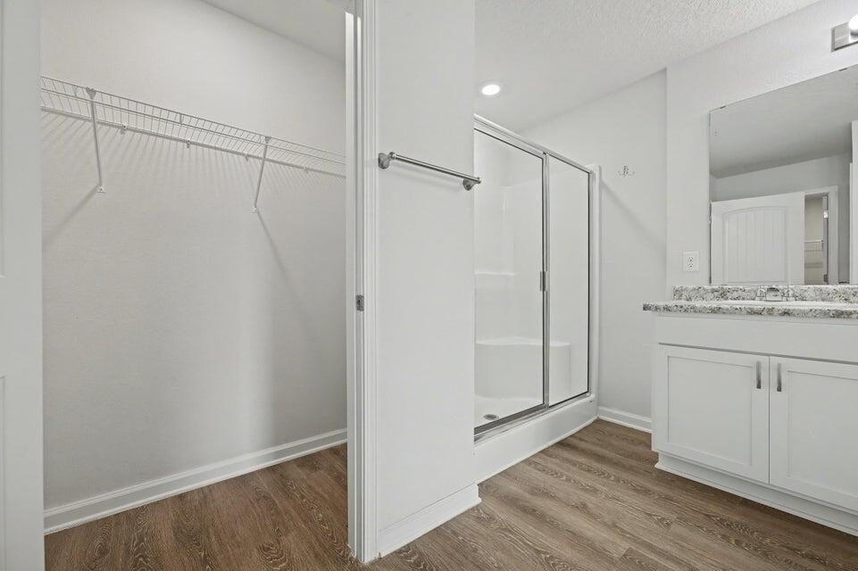 LAKERIDGE EST - Residential Lease