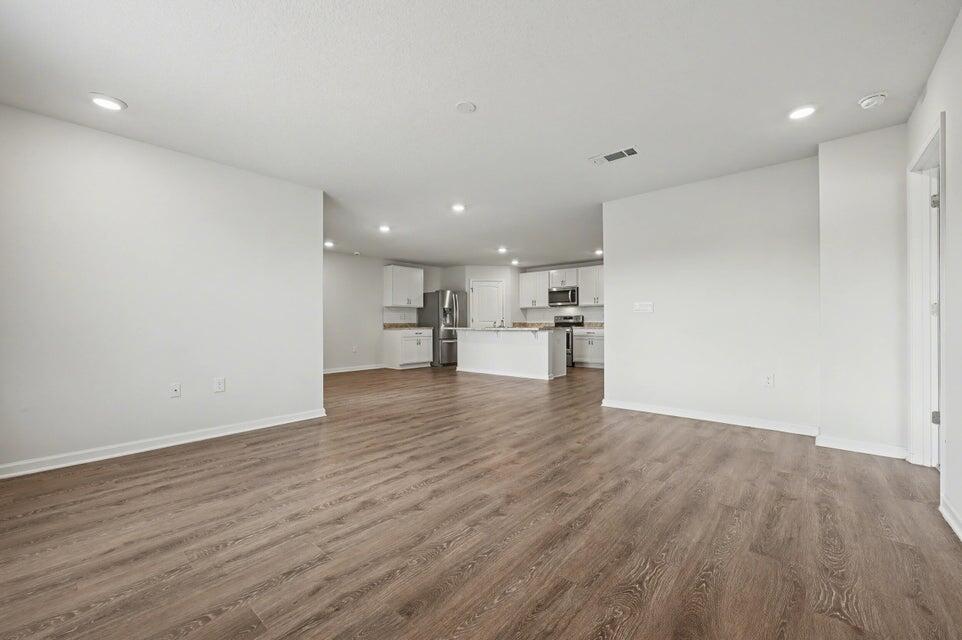 LAKERIDGE EST - Residential Lease