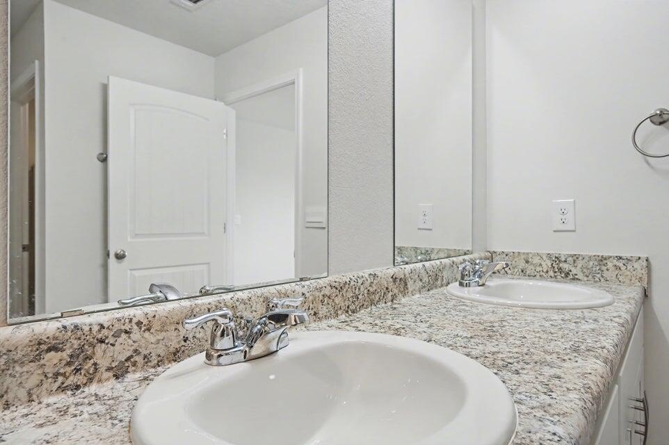 LAKERIDGE EST - Residential Lease