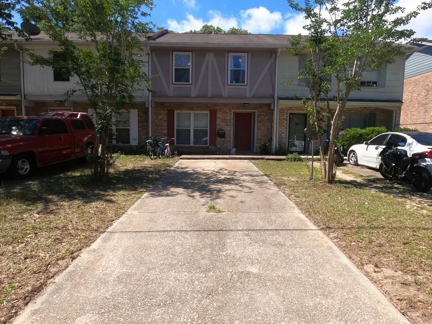 Beautiful town home in a highly desired community. Make this cute 3 bedroom yours today. It will not last long.