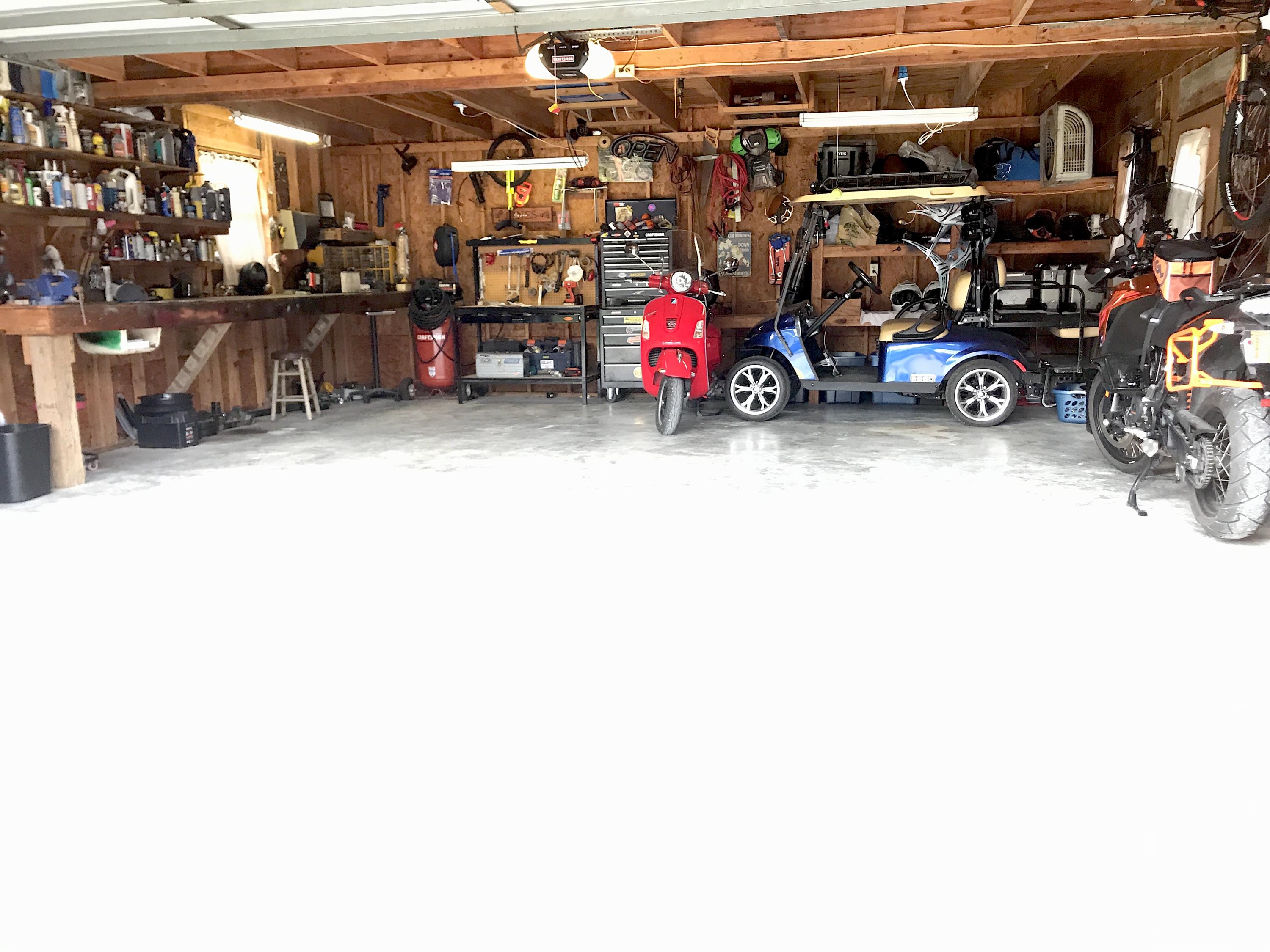 WHISPERING OAKS - Residential