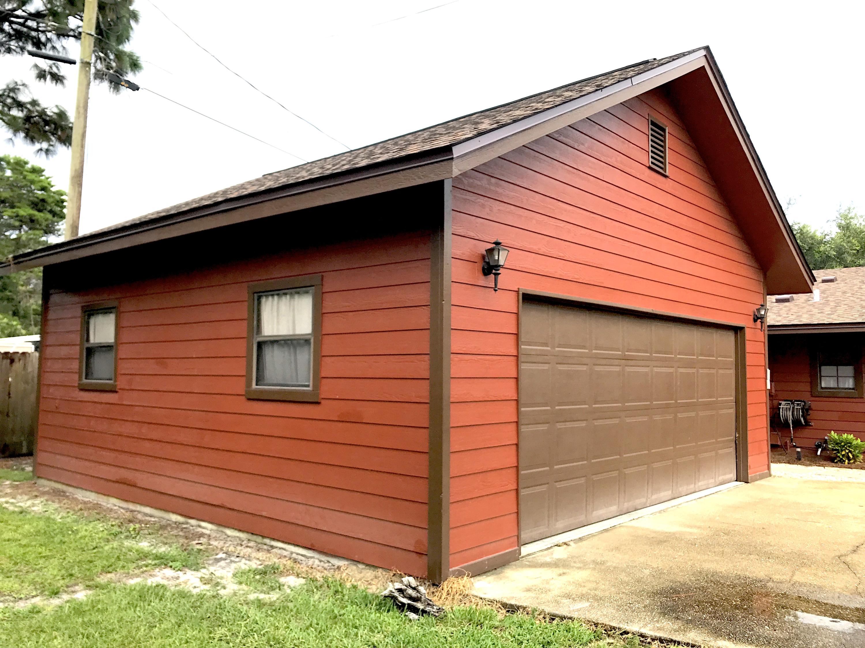 WHISPERING OAKS - Residential