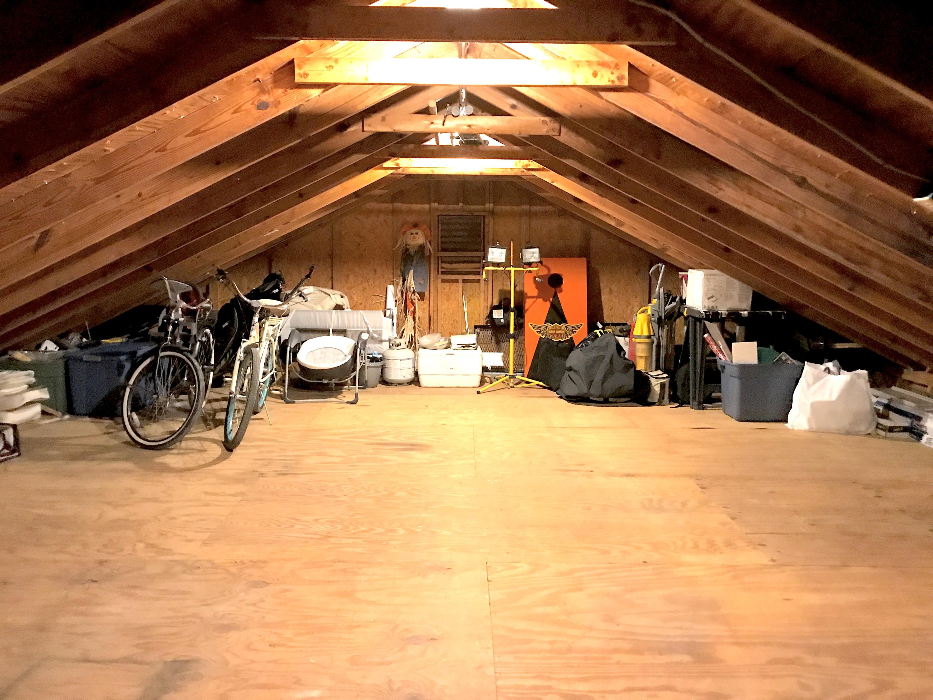 WHISPERING OAKS - Residential