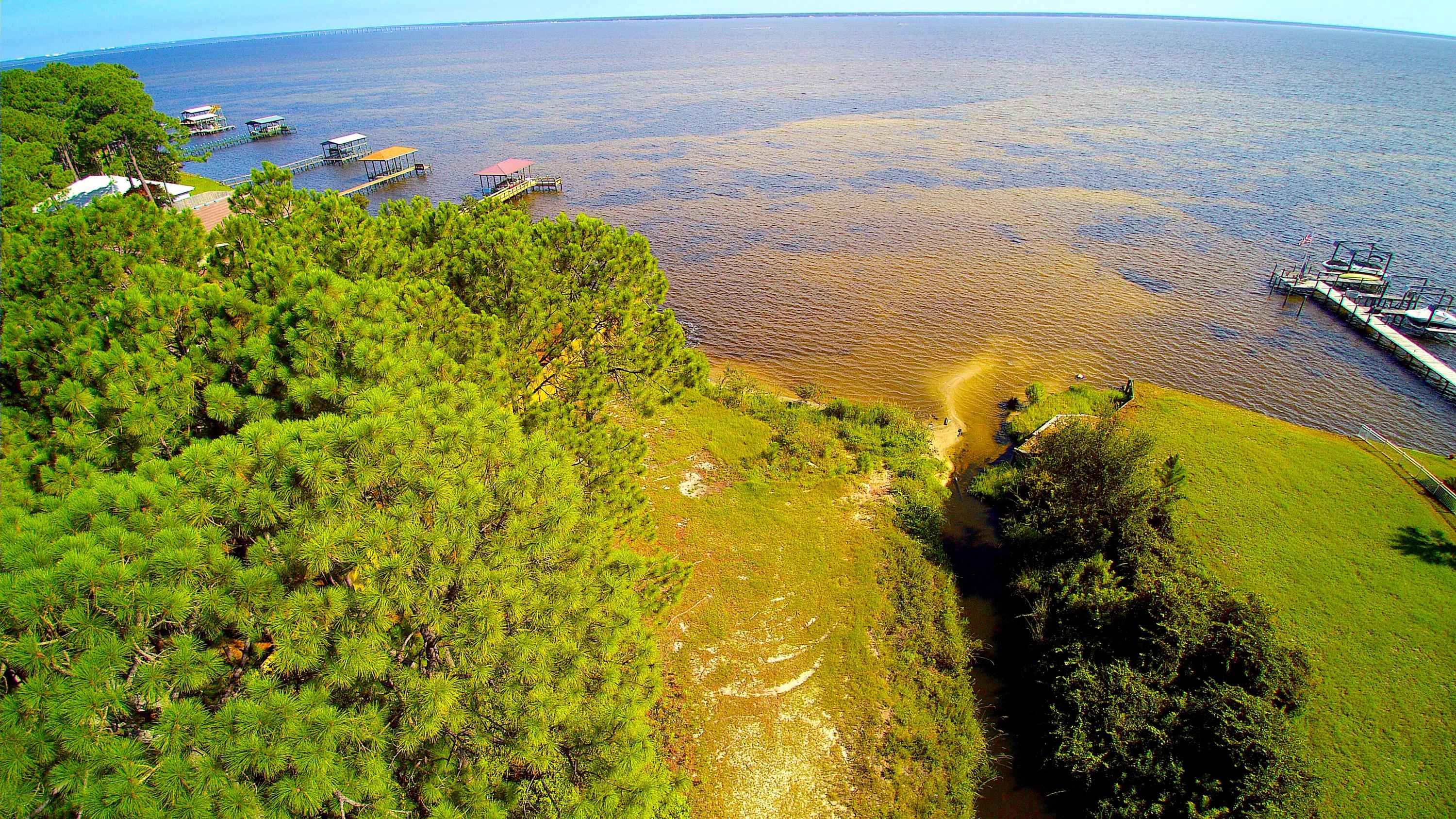 WHISPERING OAKS - Residential