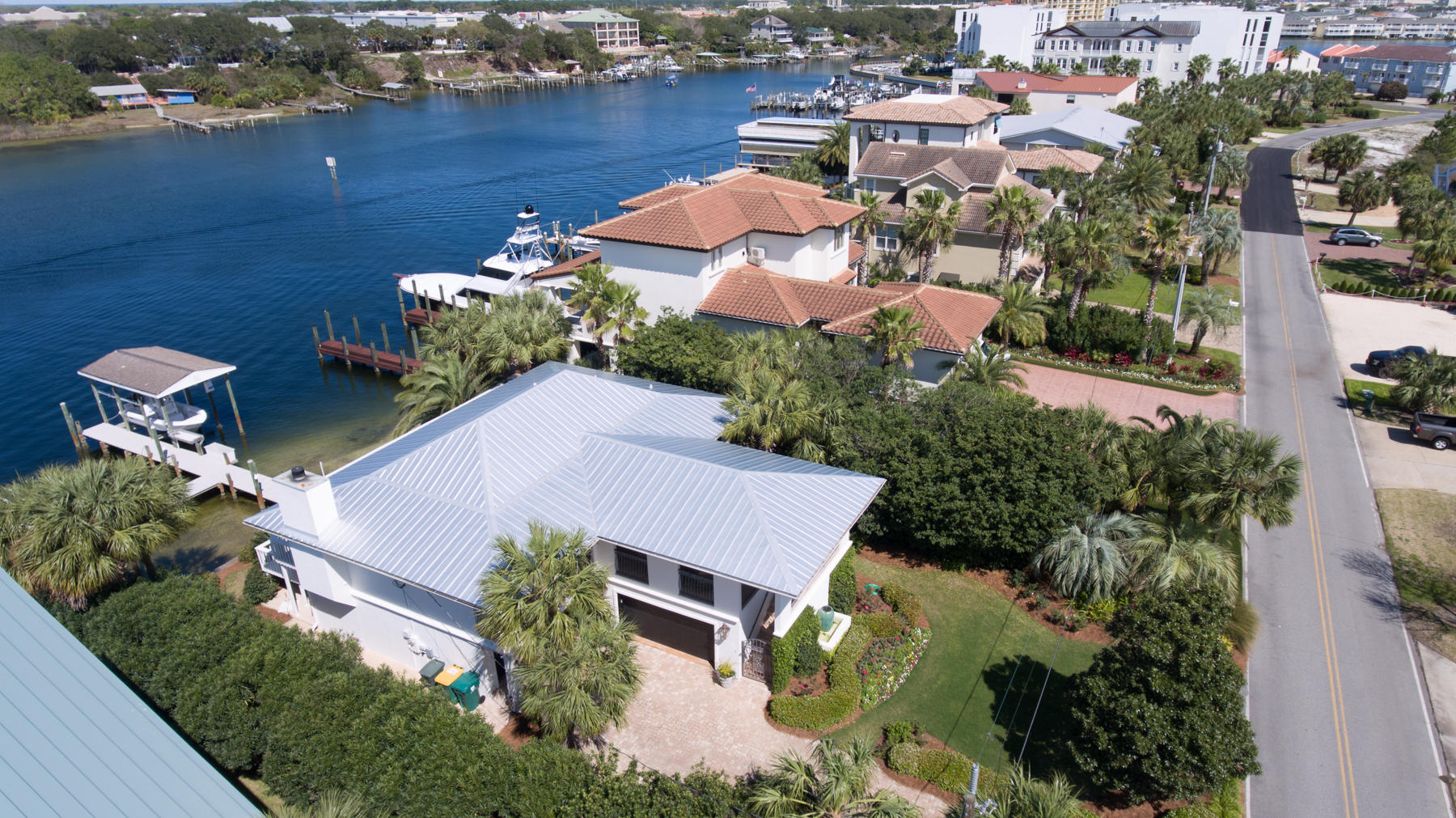HOLIDAY ISLE - Residential