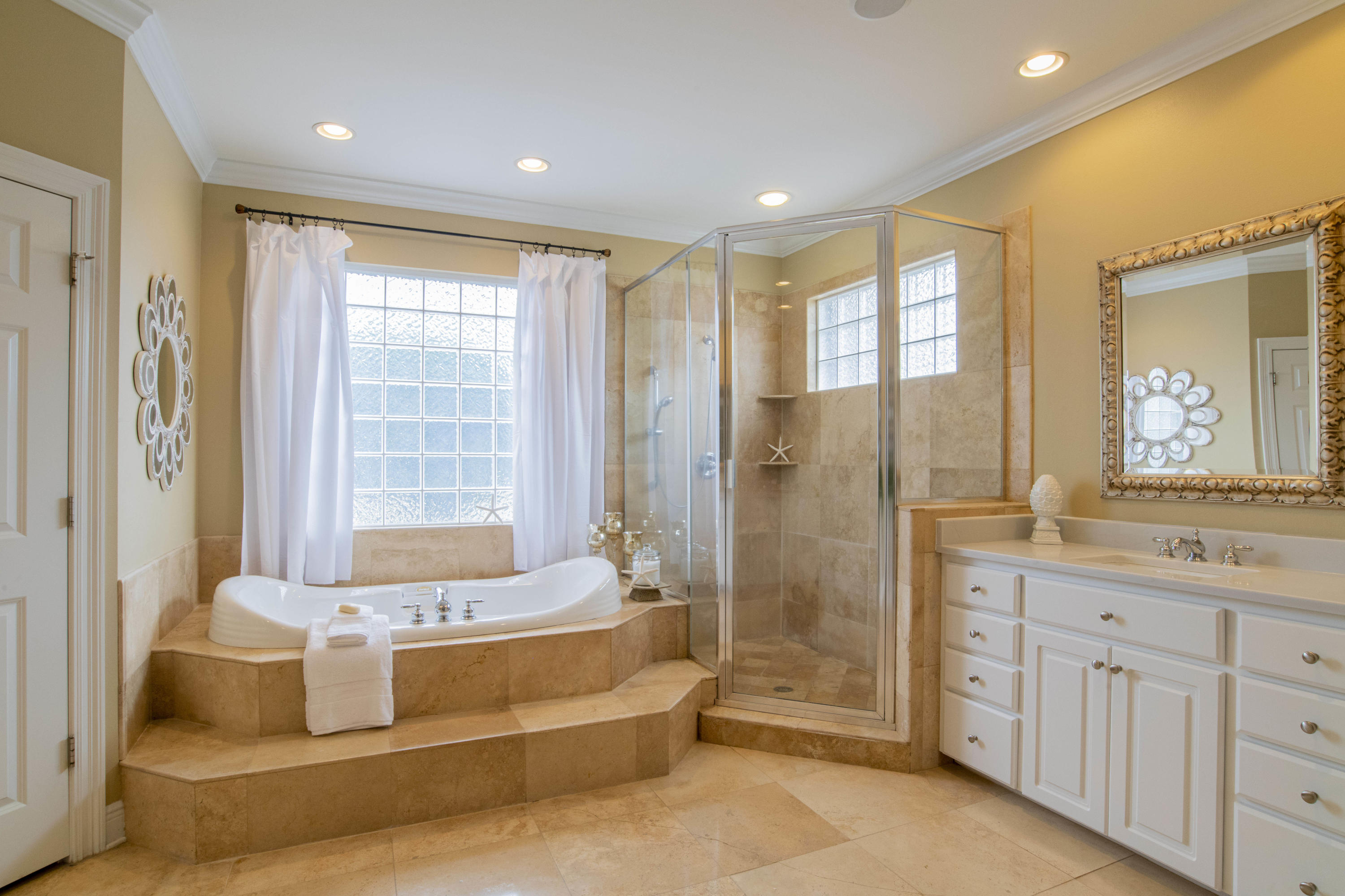 GRAND POINTE - Residential