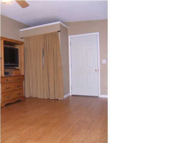 LIVE OAK MANORS - Residential Lease