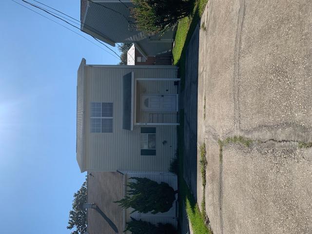 Town home close to water. Across from Florosa Elementary school, just miles from Hurlburt Field front gate. Photos coming soon.