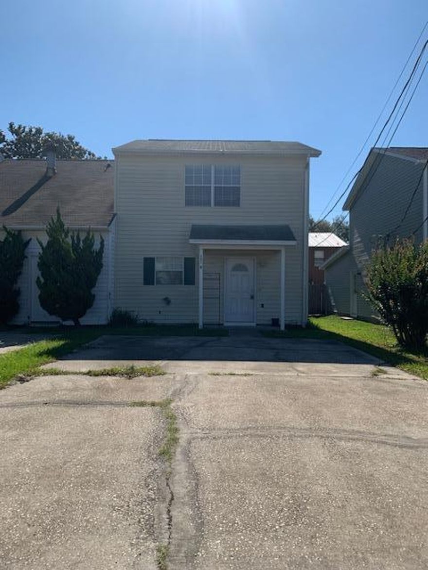 Town home close to water. Across from Florosa Elementary school, just miles from Hurlburt Field front gate. Photos coming soon.