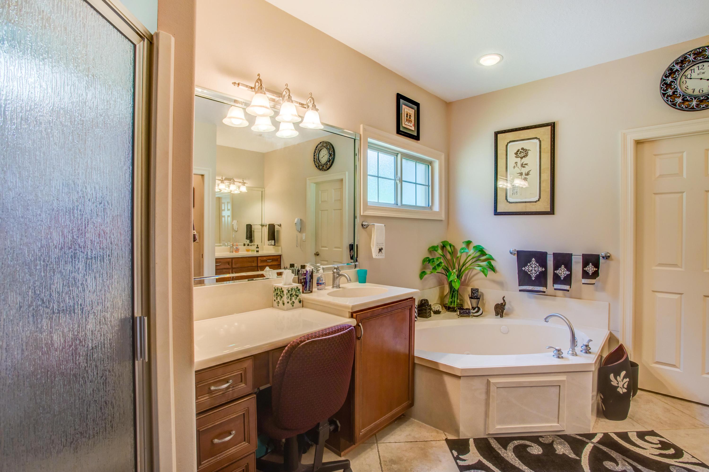 EMERALD LAKES PH 3 - Residential