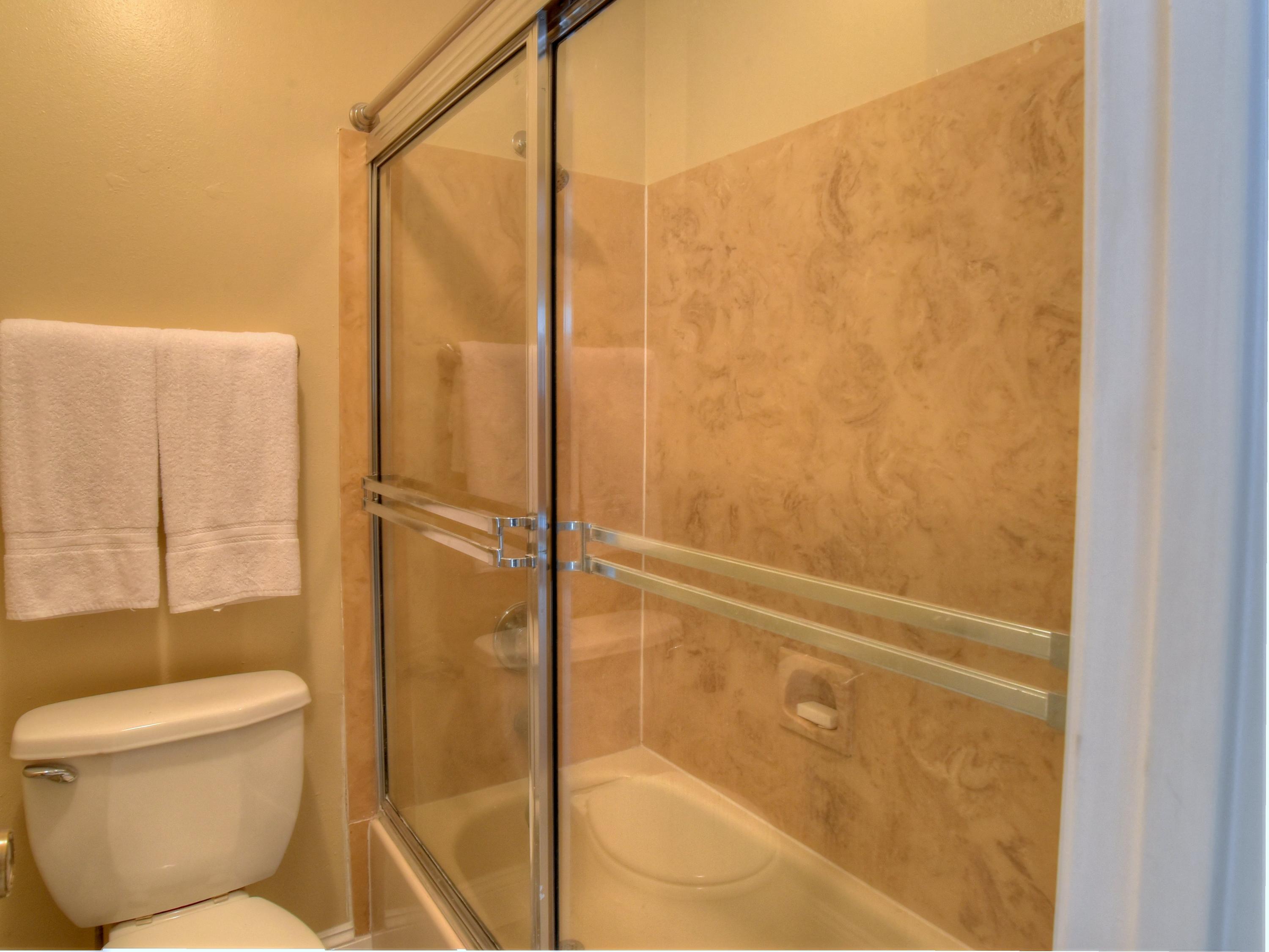 LINKSIDE VILLAGE UNIT 1 - Residential