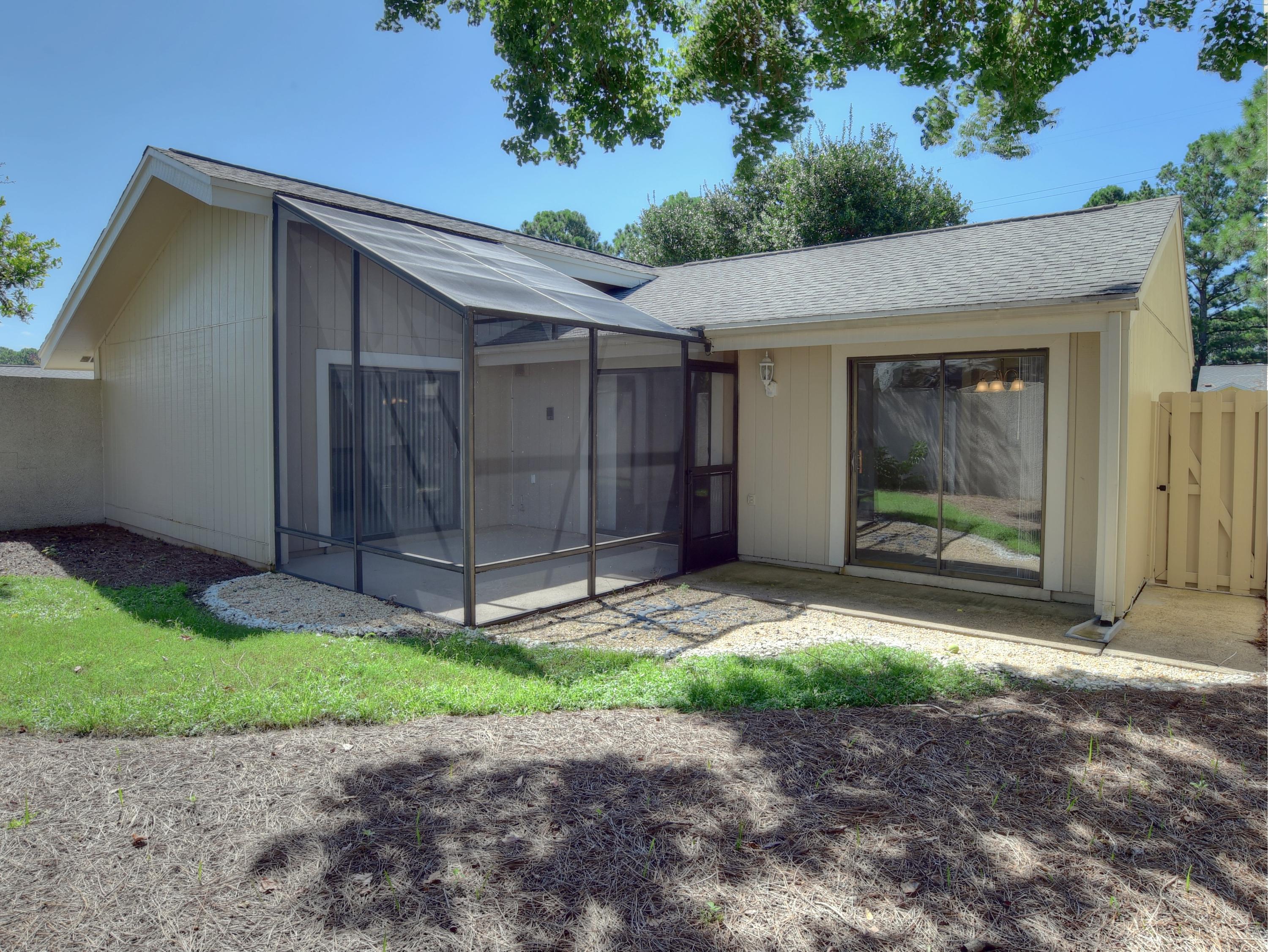 LINKSIDE VILLAGE UNIT 1 - Residential