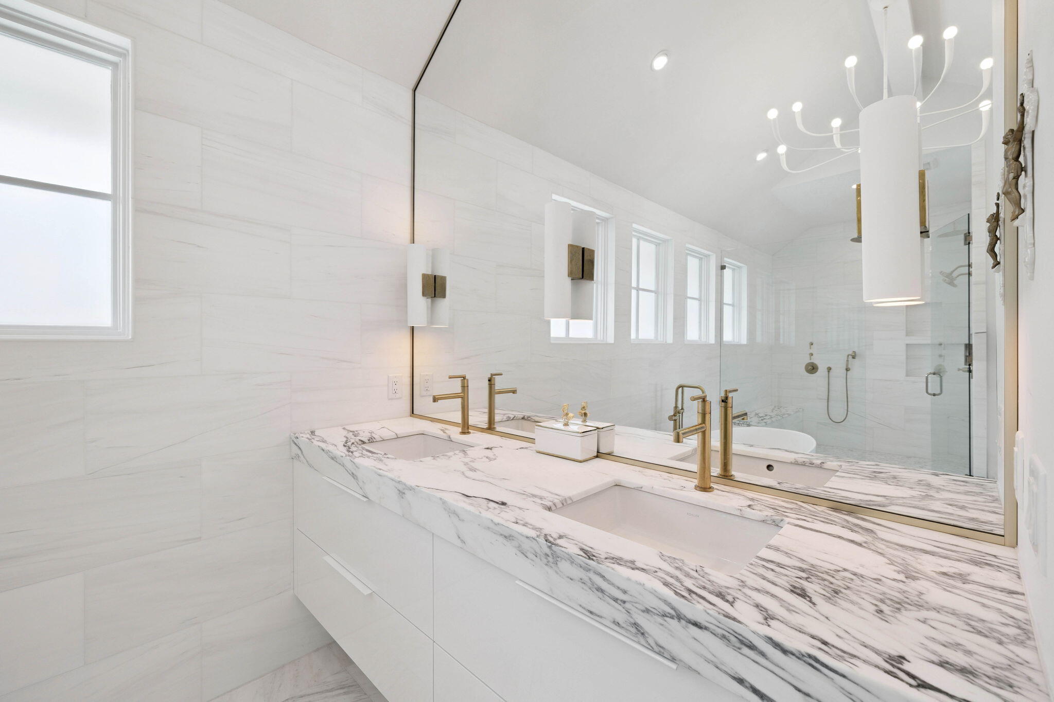 CHURCHILL OAKS - Residential