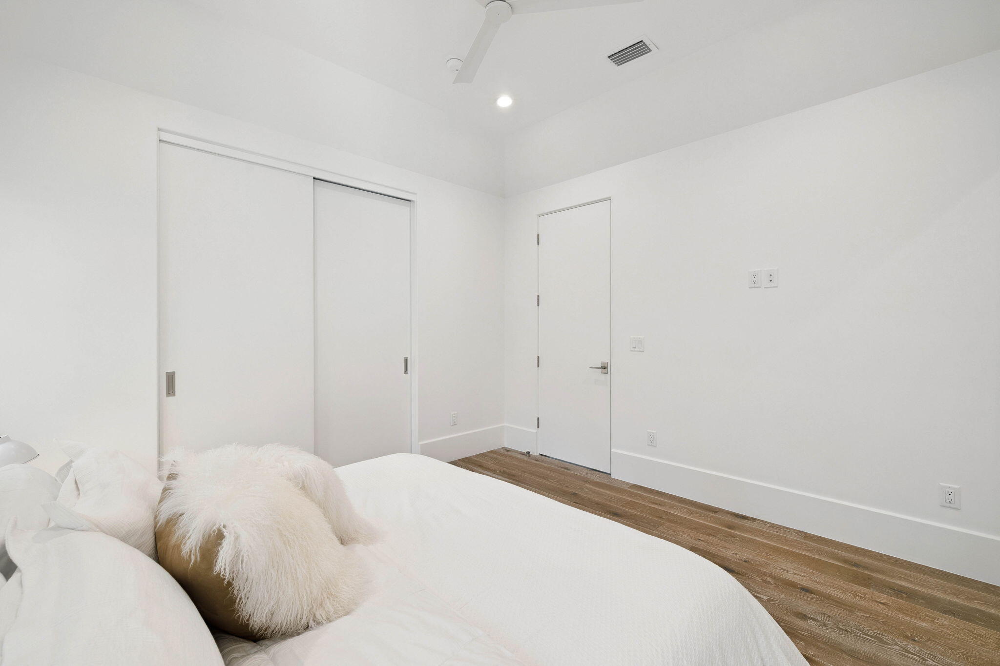 CHURCHILL OAKS - Residential