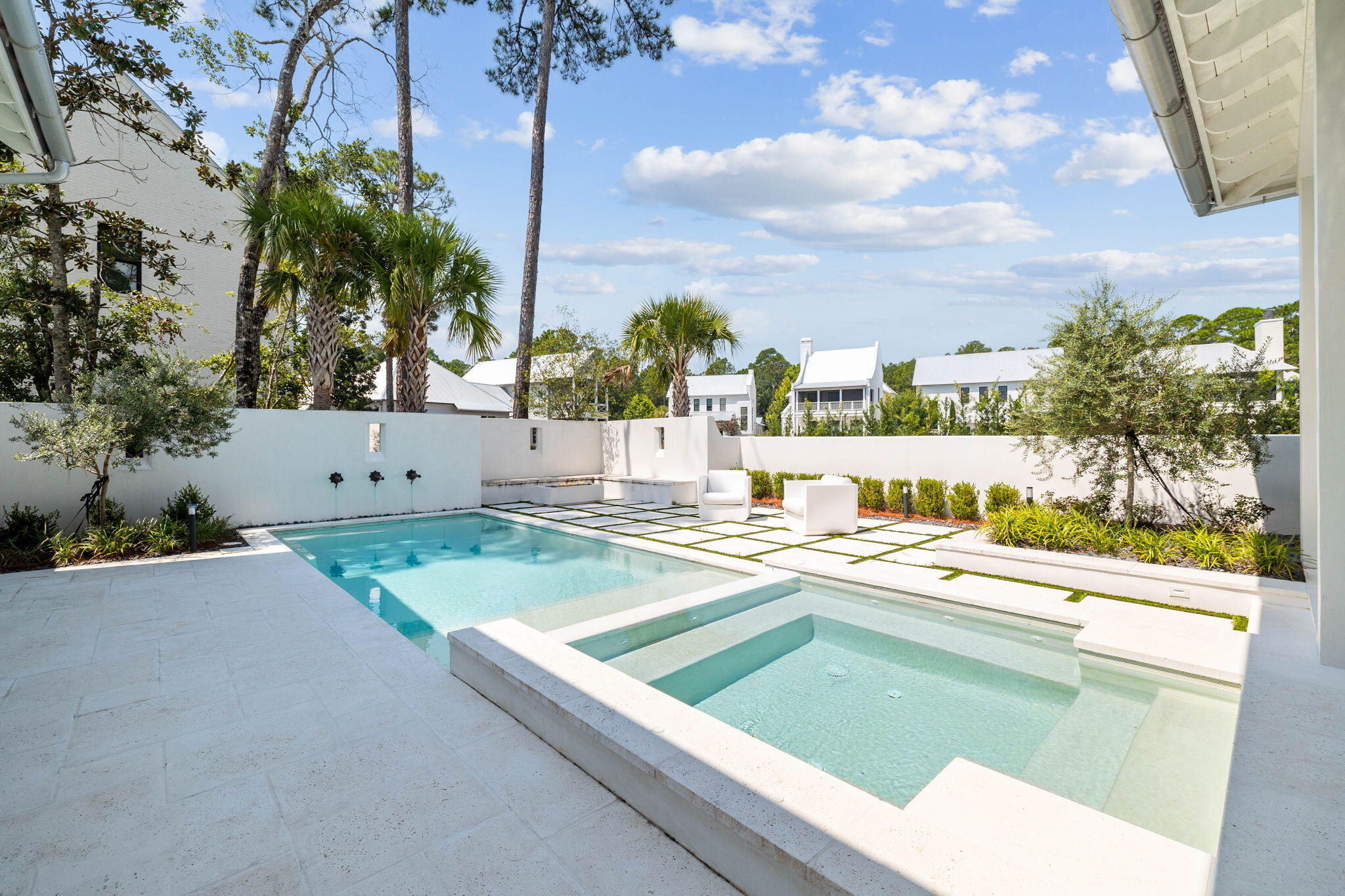 CHURCHILL OAKS - Residential