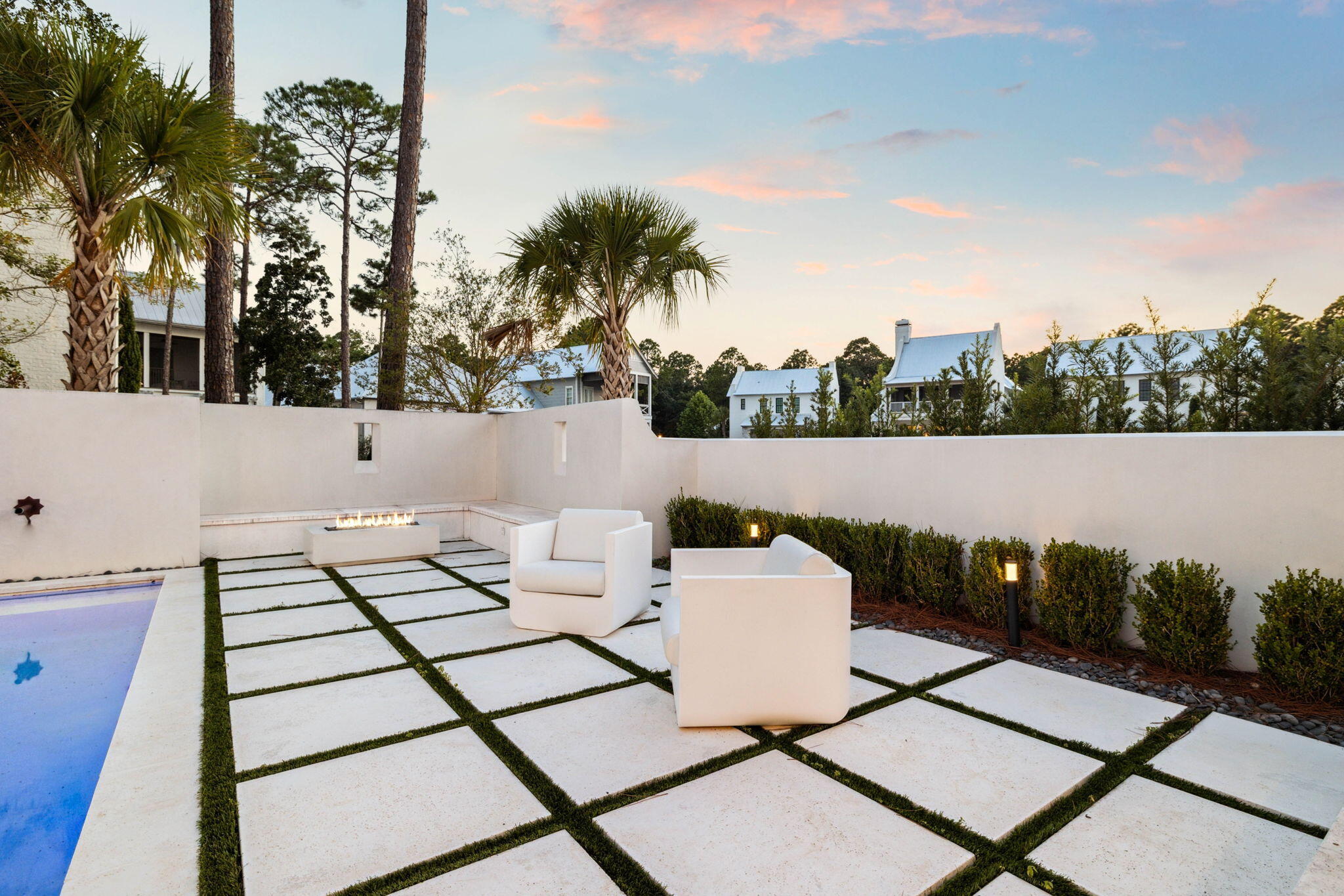 CHURCHILL OAKS - Residential