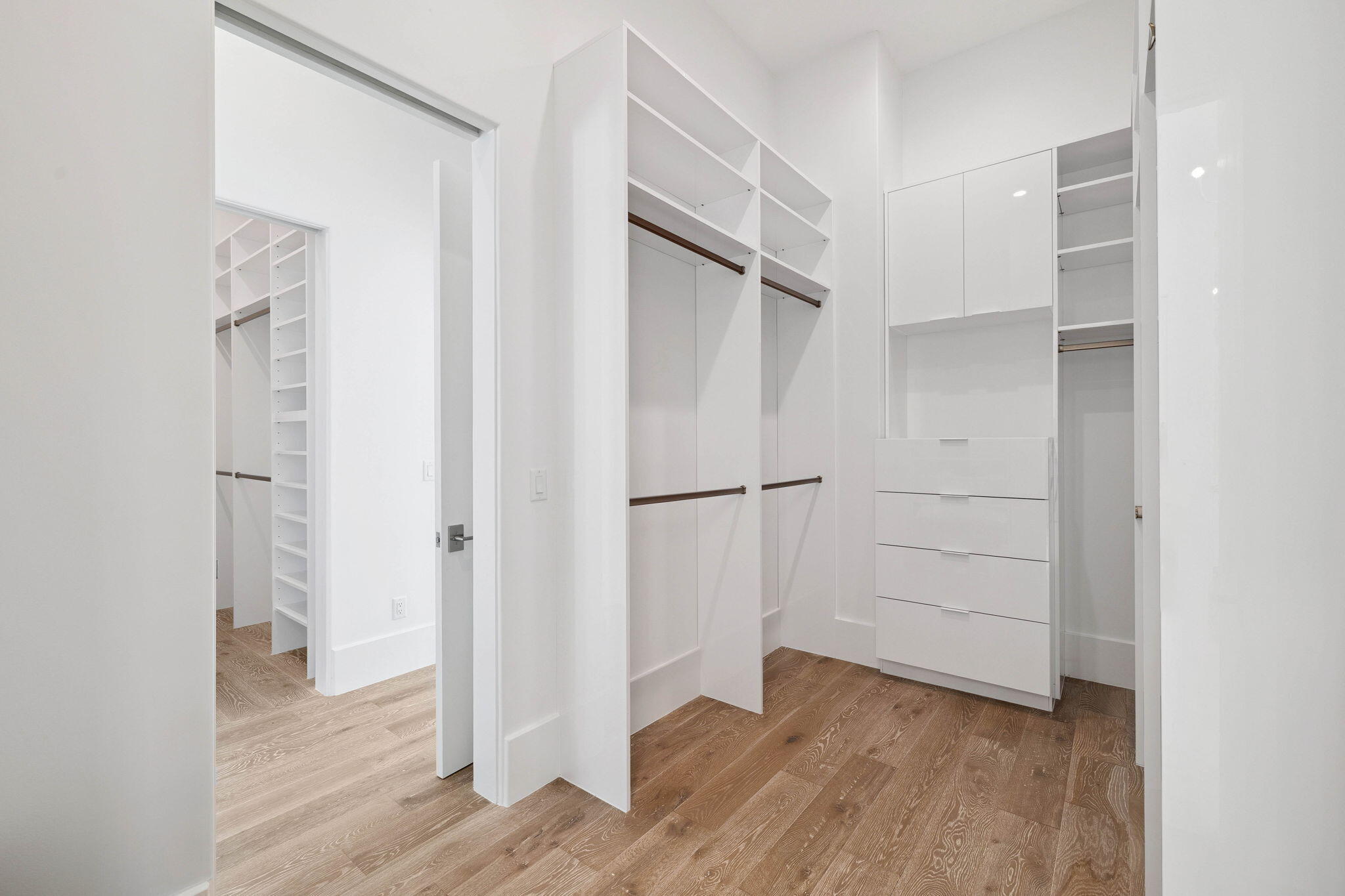 CHURCHILL OAKS - Residential