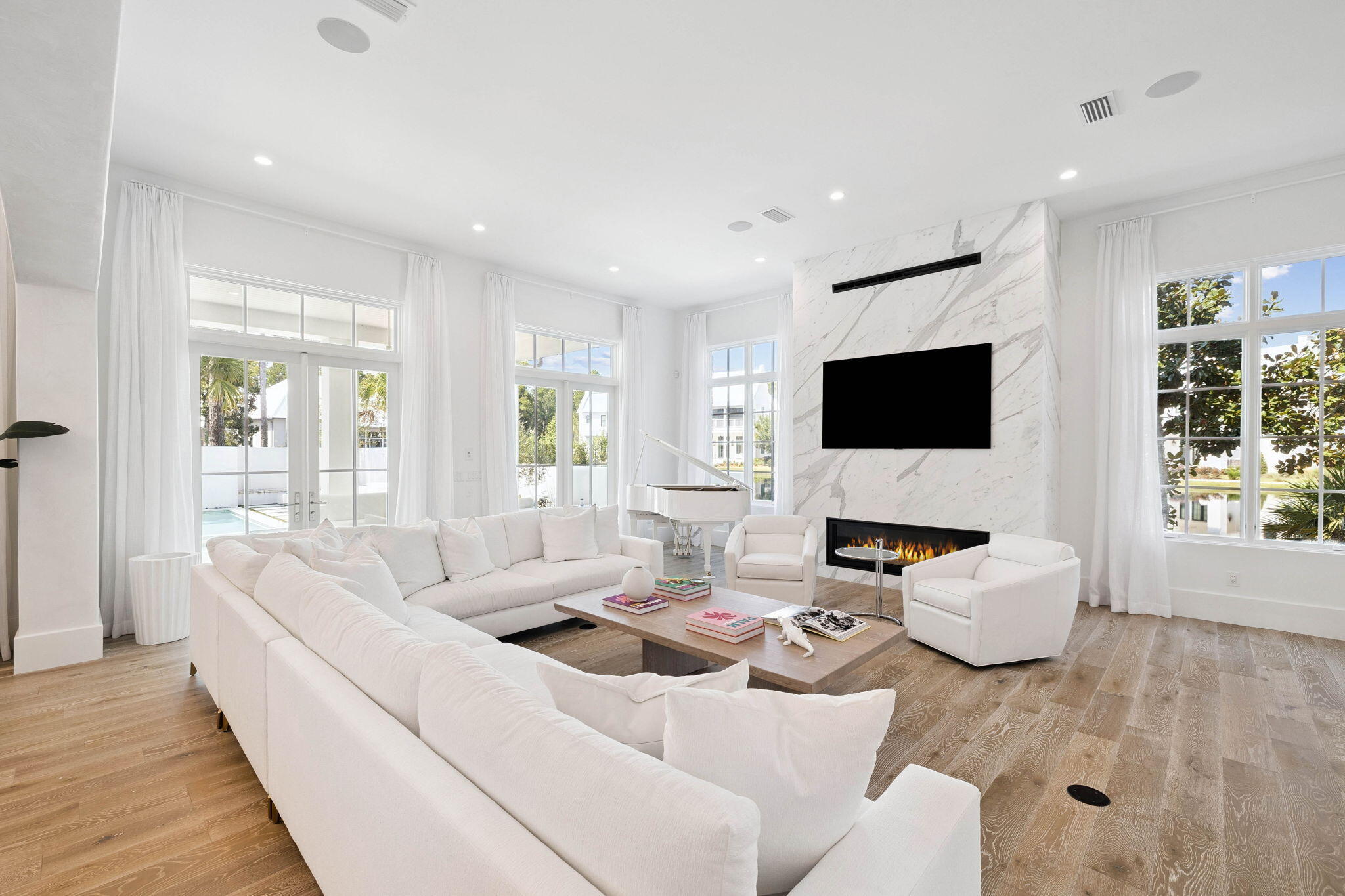 CHURCHILL OAKS - Residential