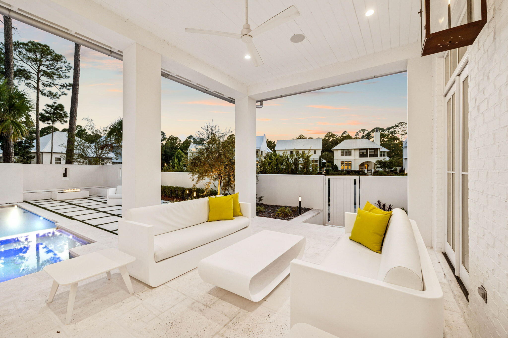 CHURCHILL OAKS - Residential