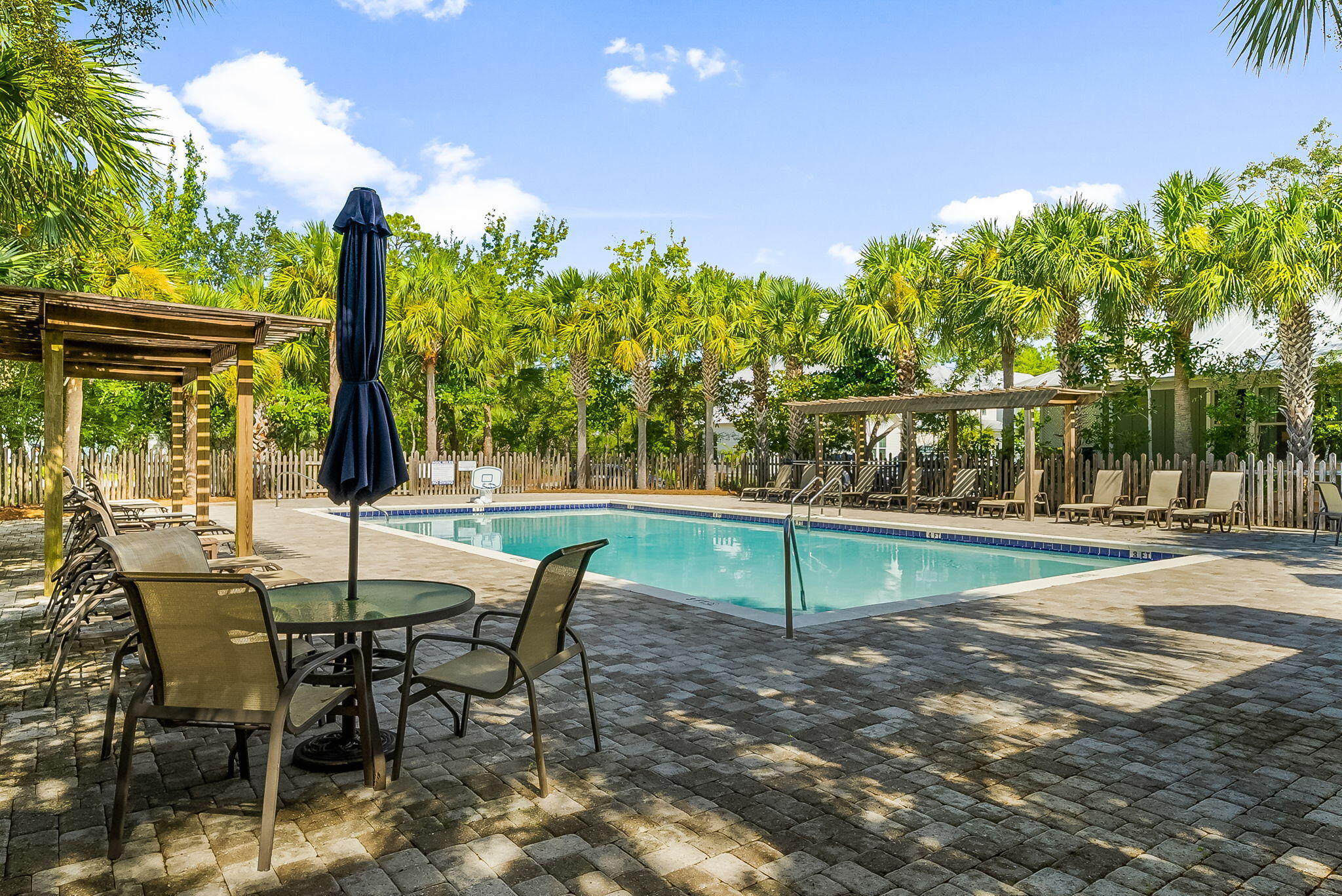 HIDDEN GROVE - Residential