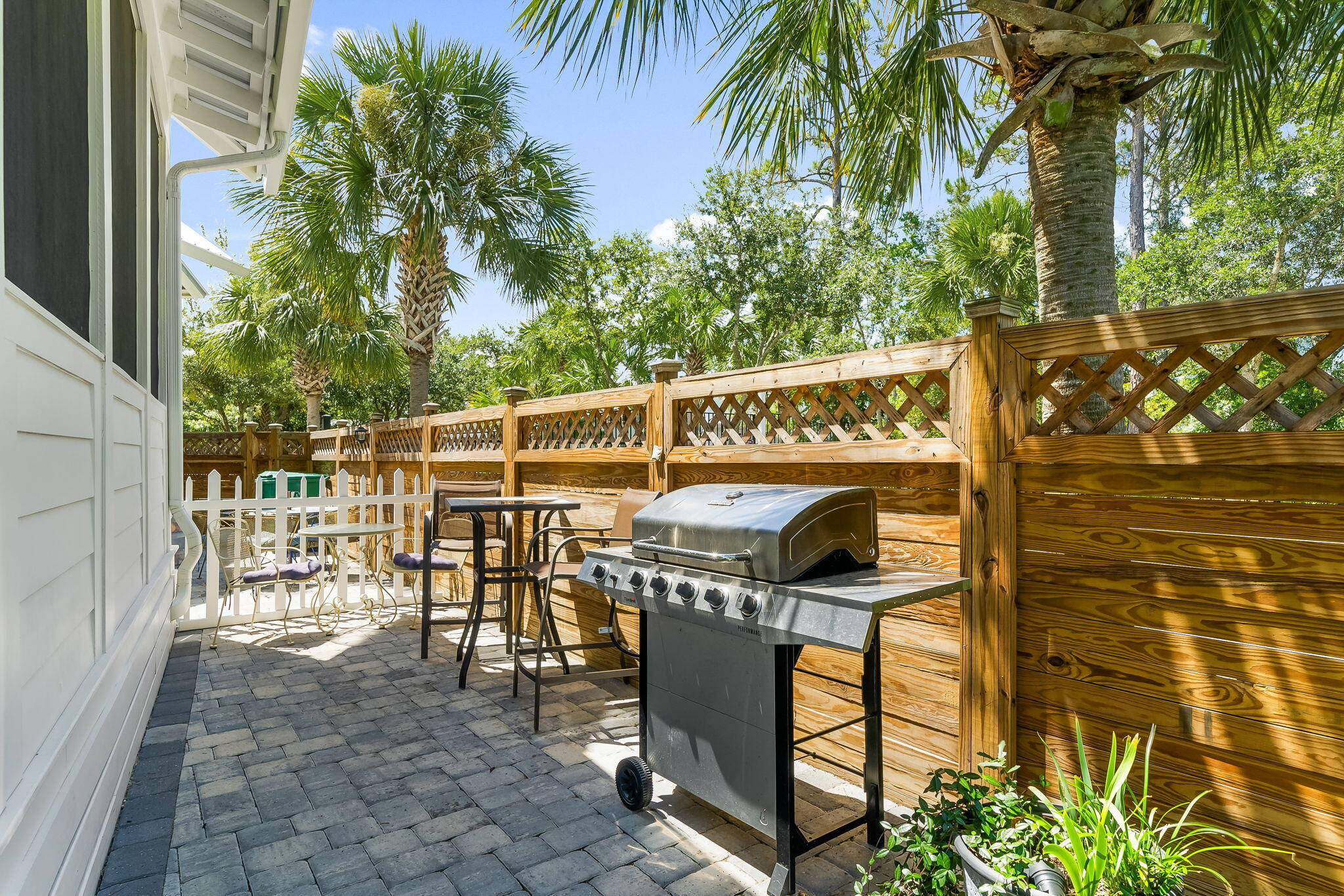 HIDDEN GROVE - Residential