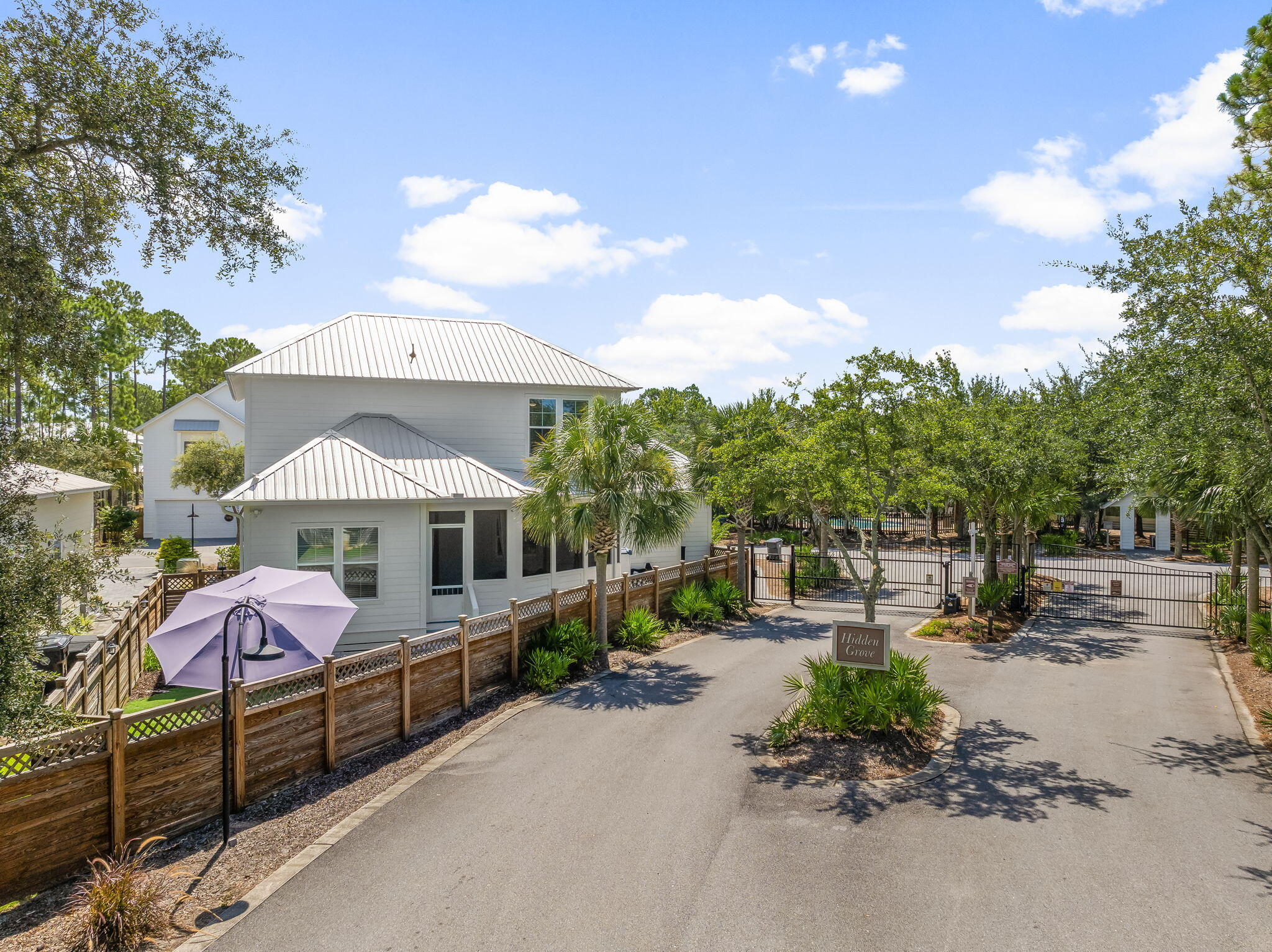 HIDDEN GROVE - Residential