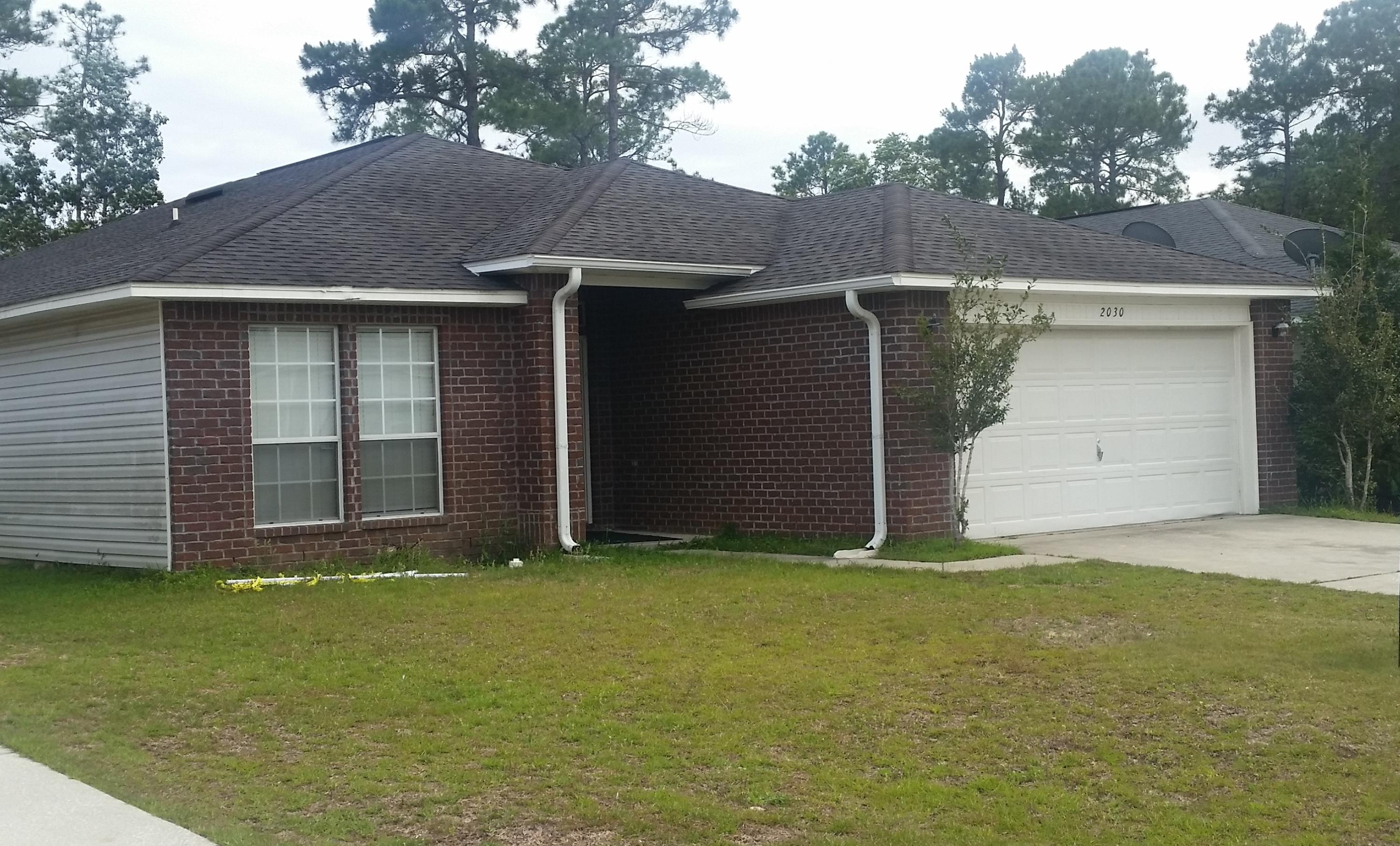 Great neighborhood in Navarre just minutes to the beach and super close to schools, shopping etc. This fantastic split bedroom open floor plan has tile/laminate throughout all living areas. No carpet! Kitchen has breakfast bar w/ brand new granite tops and is open to the large family room and dining area. Master bath has garden tub with separate shower and probably the largest walk-in closet you will ever see in a home this size. A/C replaced in 2015. No HOA to deal with so boats are OK! A must see home in a great location!! ***Seller is offering a $1500 sod/landscaping allowance w/ acceptable offer!!
