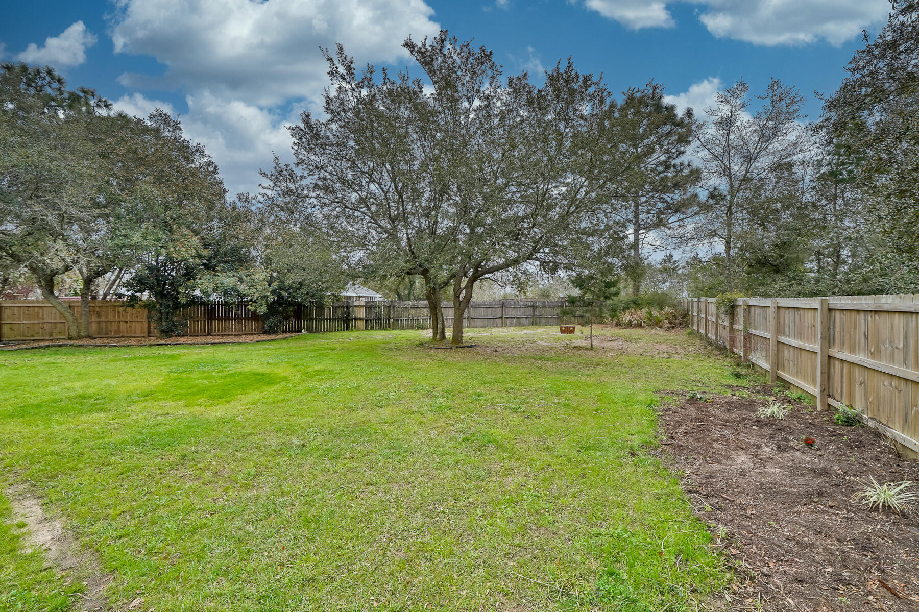 COUNTRY BREEZE ESTATES - Residential