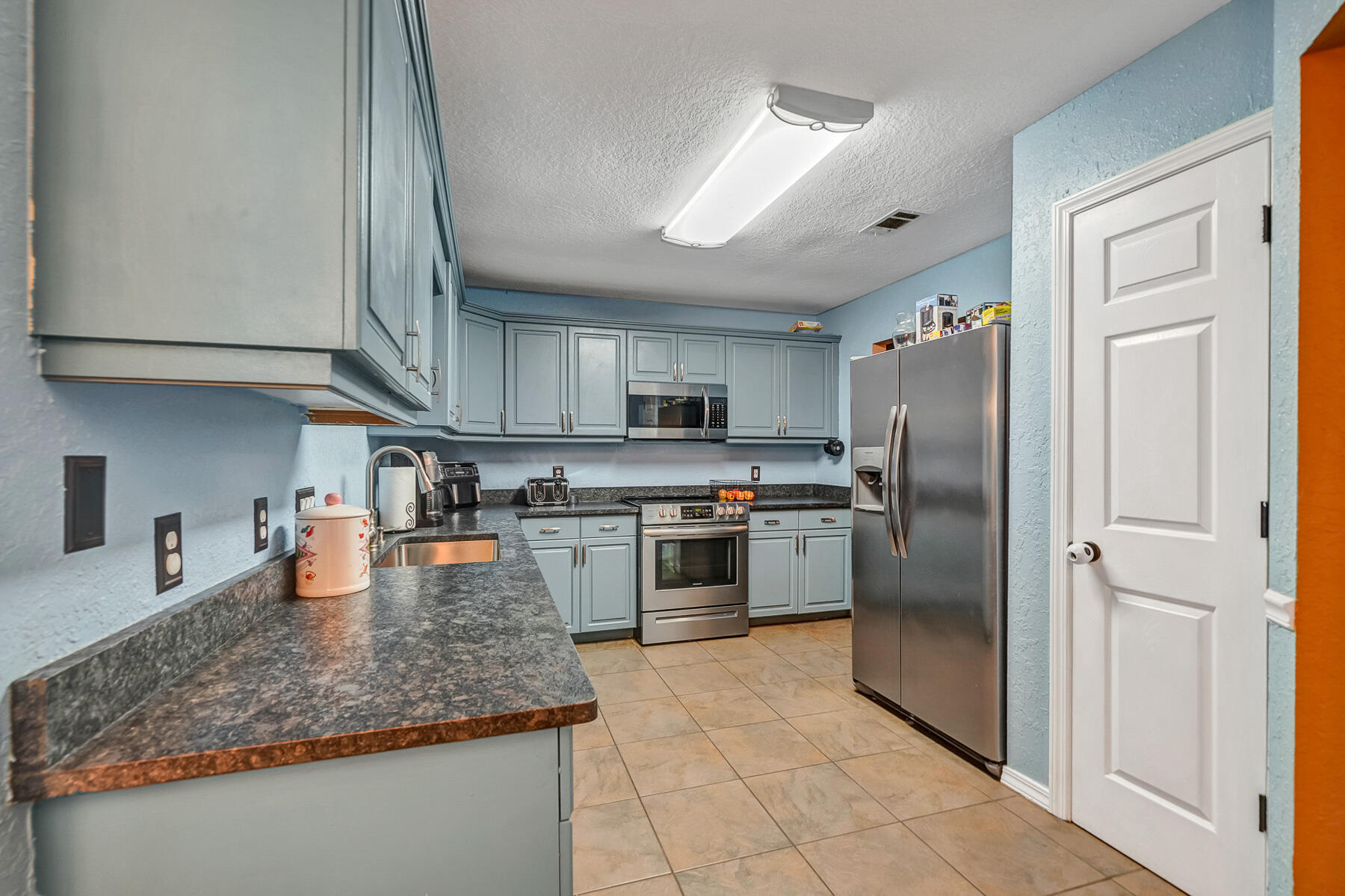 COUNTRY BREEZE ESTATES - Residential