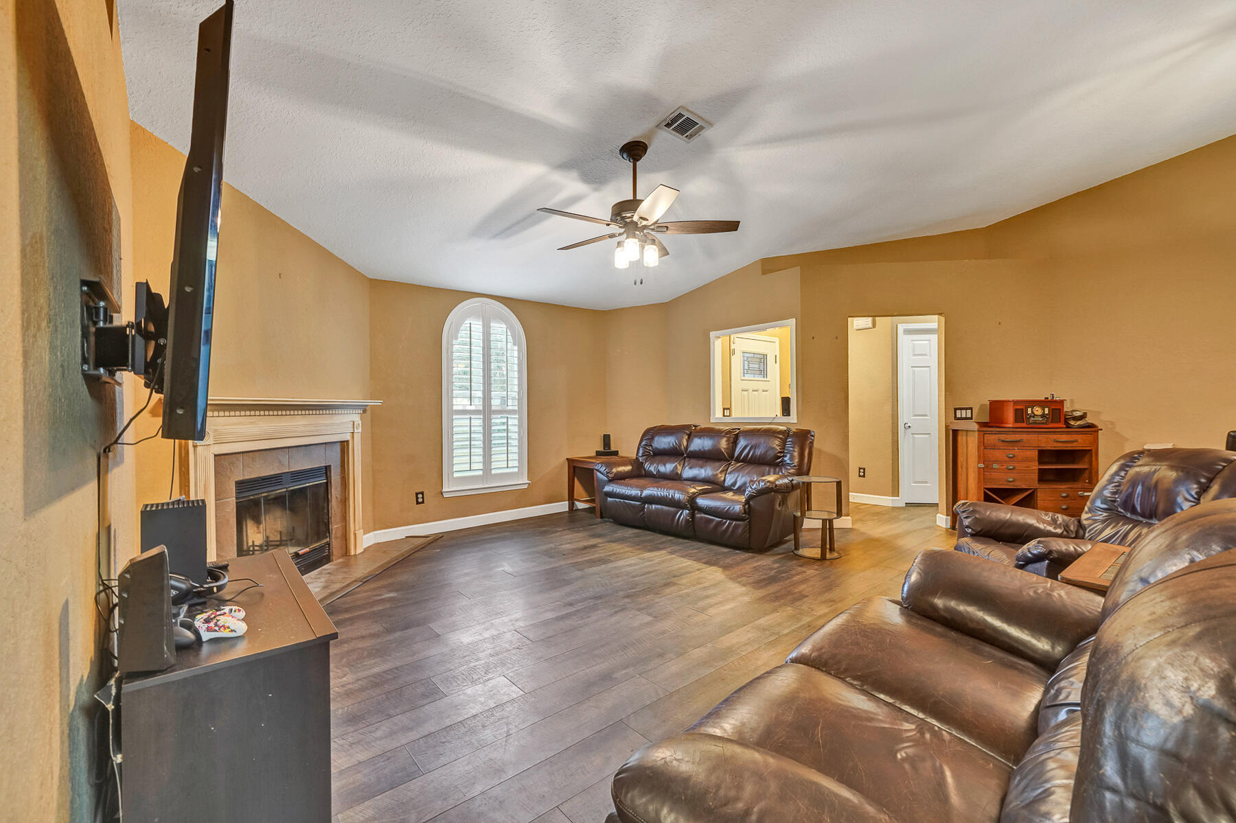 COUNTRY BREEZE ESTATES - Residential